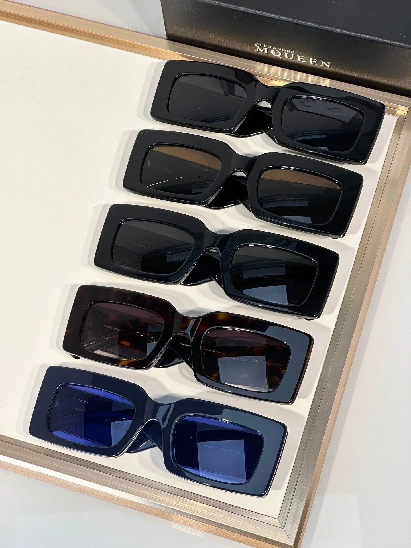Alexander McQueen AM 0433S 001s Sunglasses Unisexđź’€