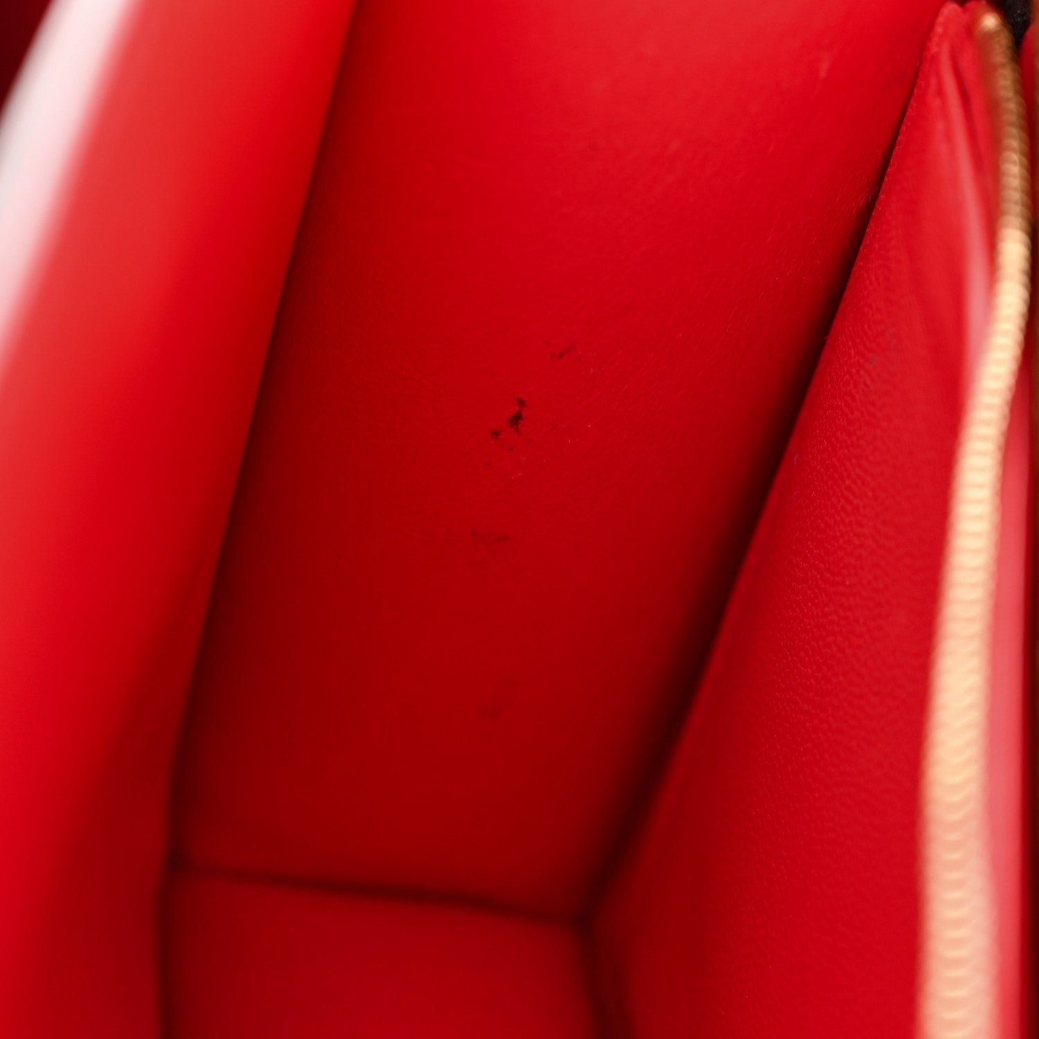 Epsom Enamel Constance 24 Rouge Grenat
