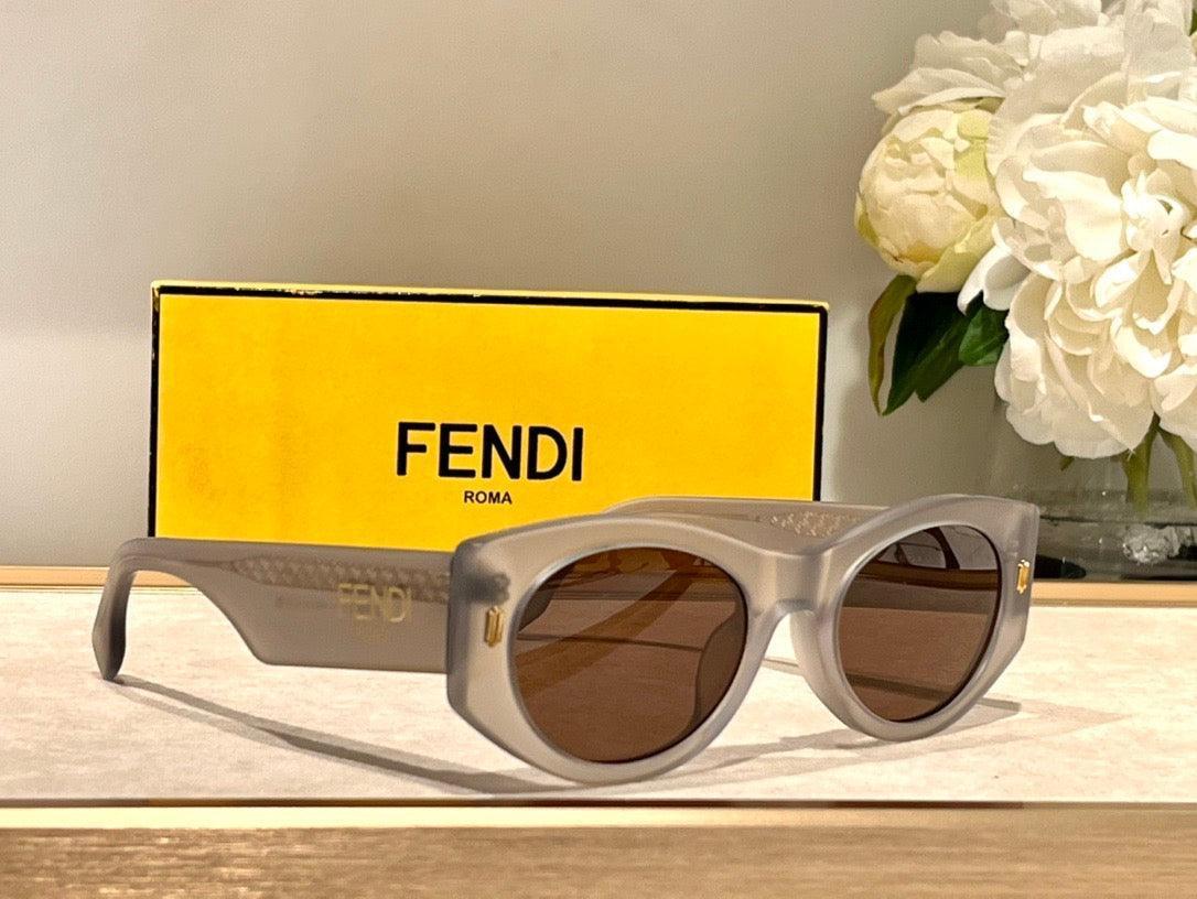 FENDI Roma FE40125 Sunglasses shape Women&