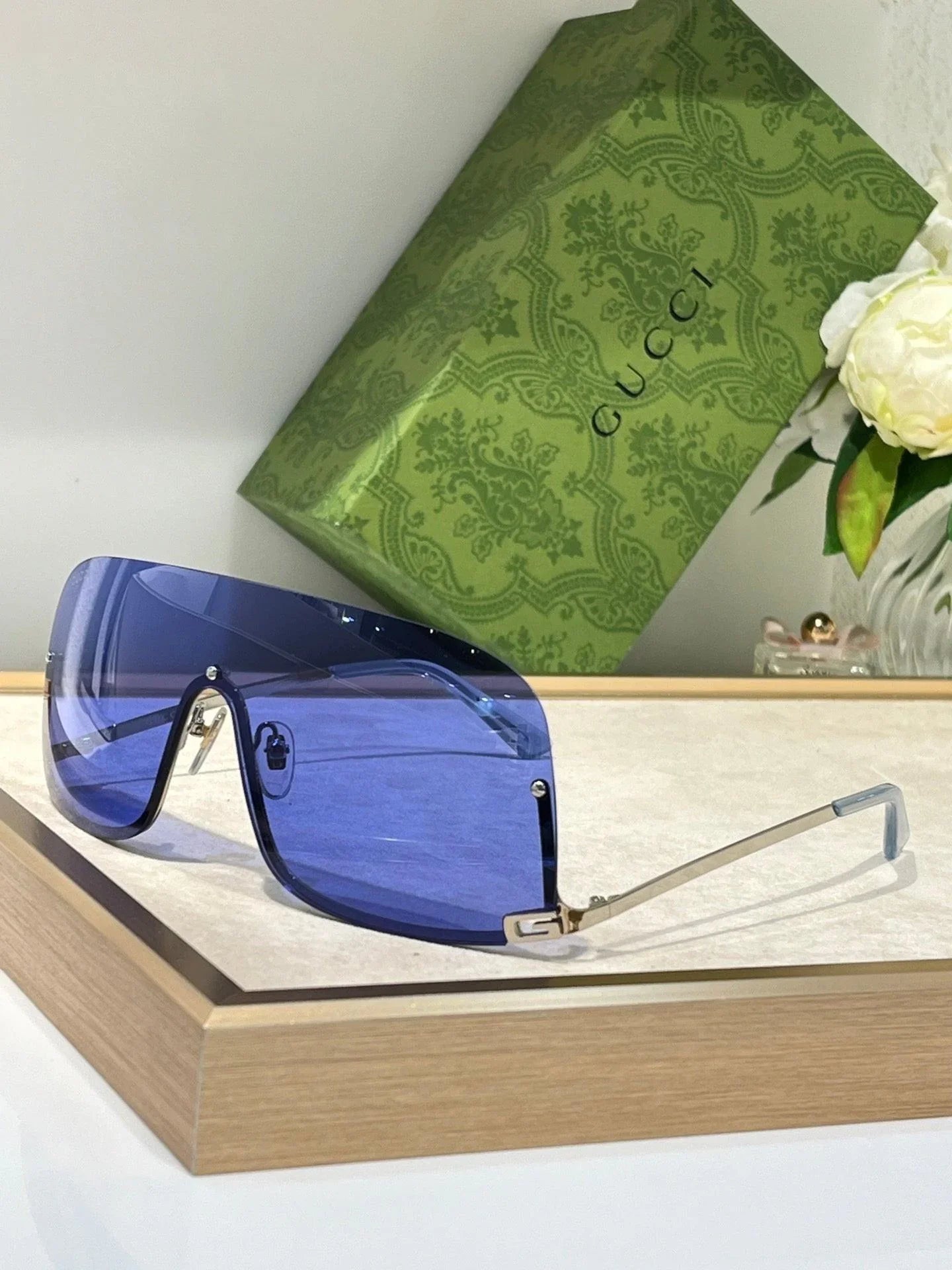 Gucci GG 1560 S MASK-SHAPED FRAME Sunglasses ✨