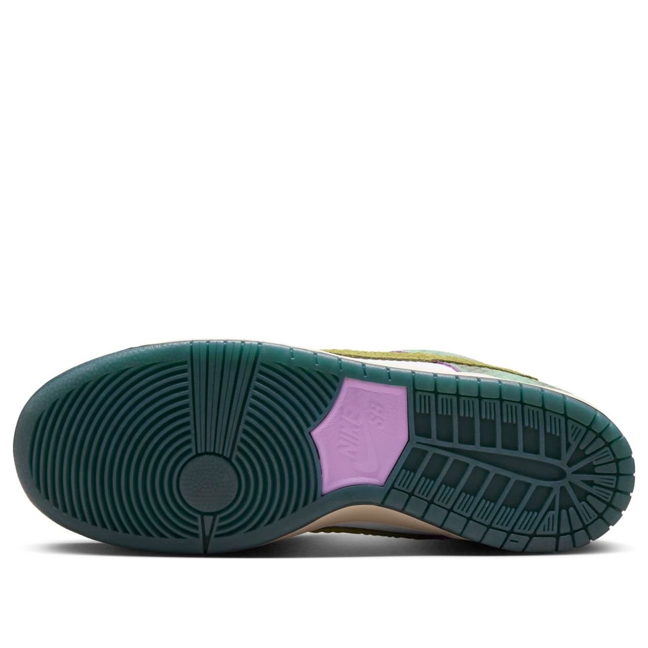 Nike x Alexis Sablone SB Dunk Low ‘Chameleon’