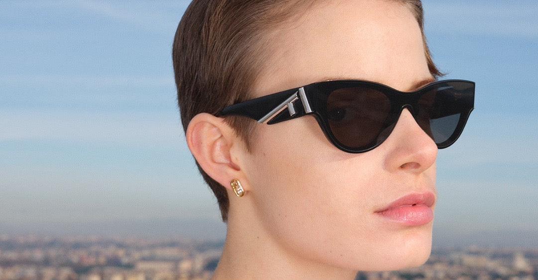 FENDI First FE40111I 01B Sunglasses Women&