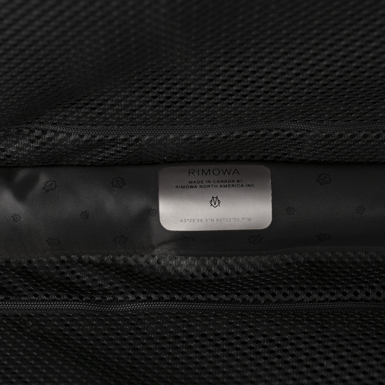 Gloss Polycarbonate Essential Lite Check-In L Black