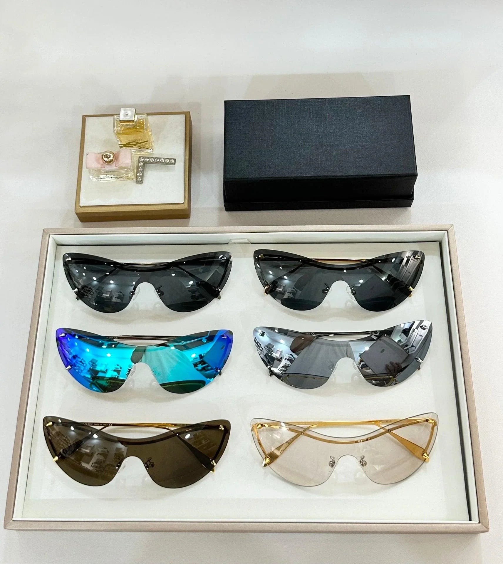Alexander McQueen AM0413S 005 Sunglasses Women&