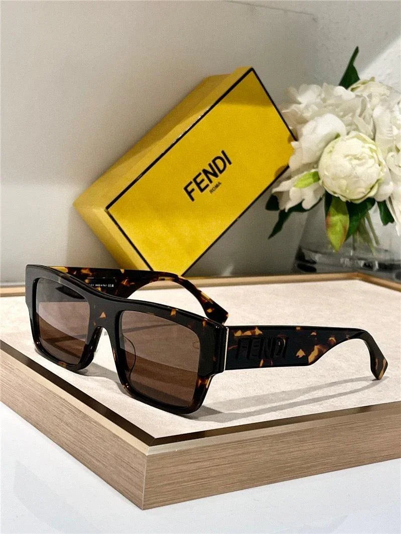 FENDI Roma FE40118 Sunglasses shape Women&