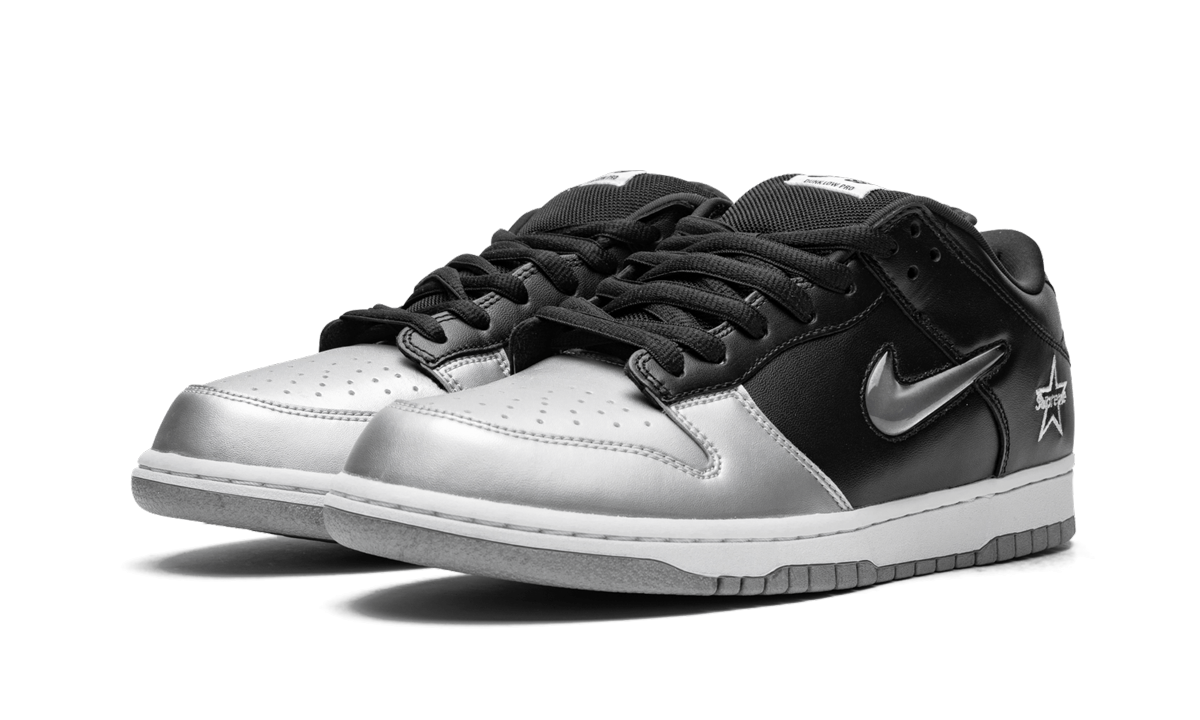 SB Dunk Low OG QS "Supreme - Jewel Swoosh Silver/Black" CK3480 001