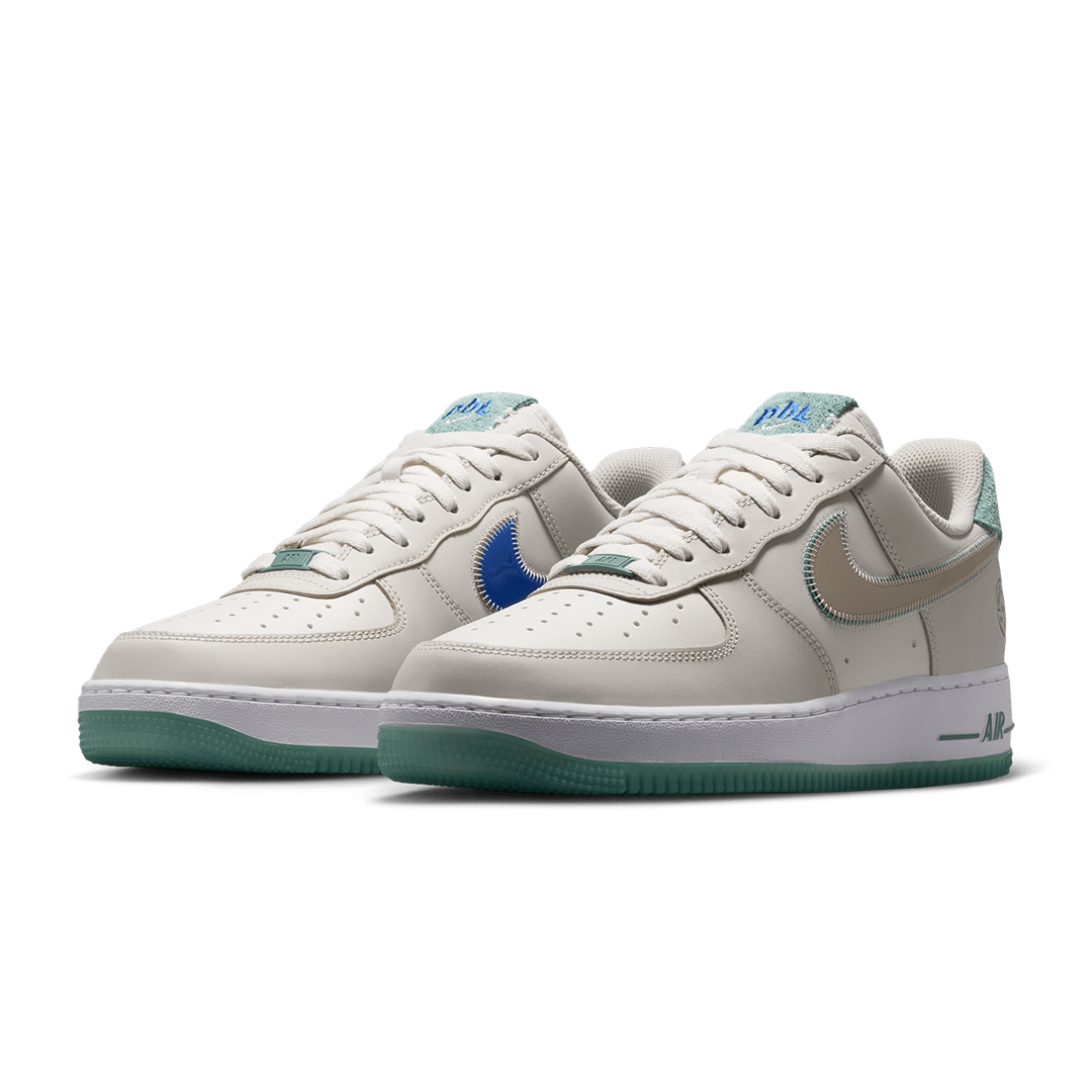 AIR FORCE 1 &