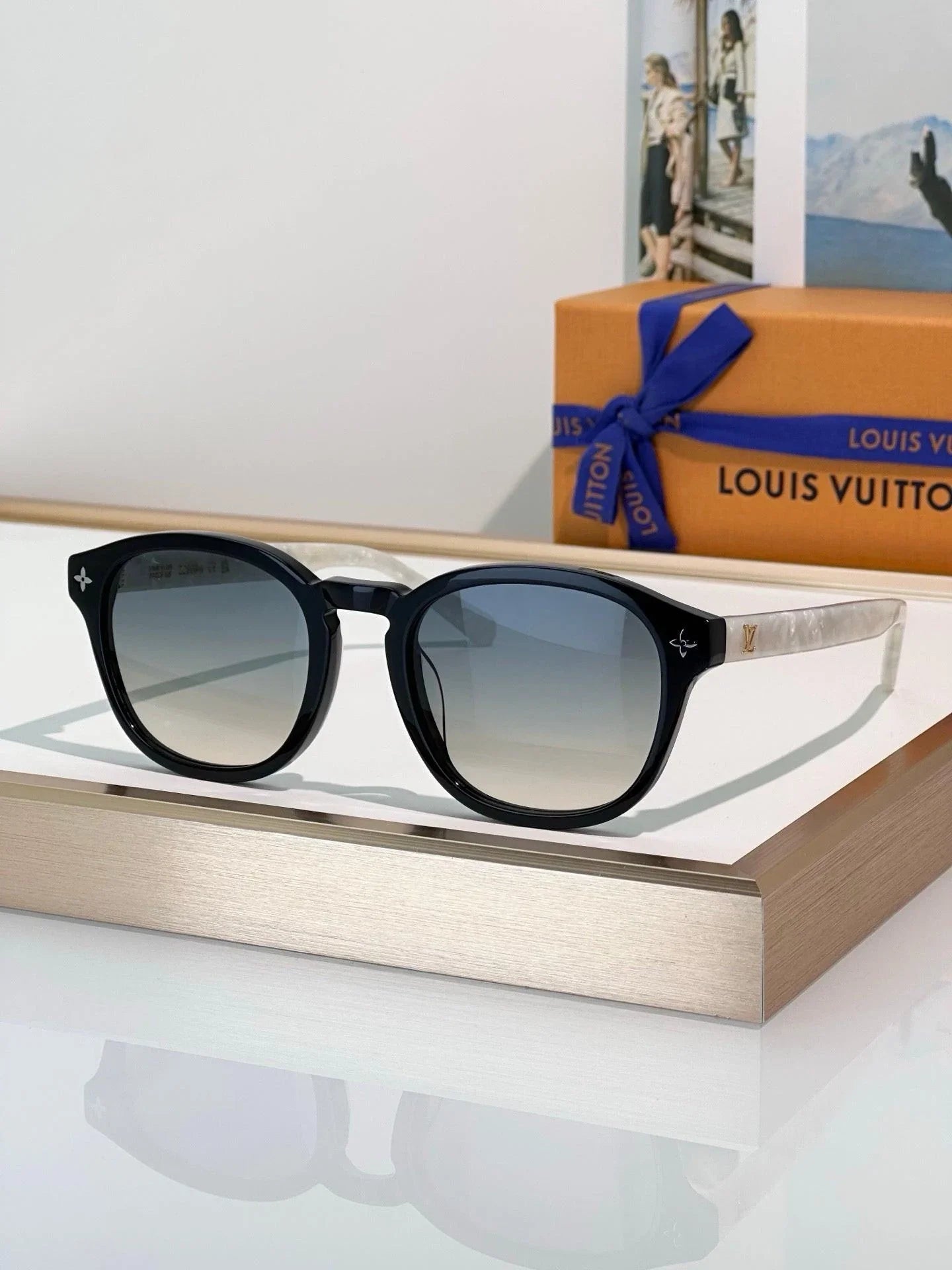 Louis Vuitton Z2809W LV Aura Pantos Sunglasses ✨