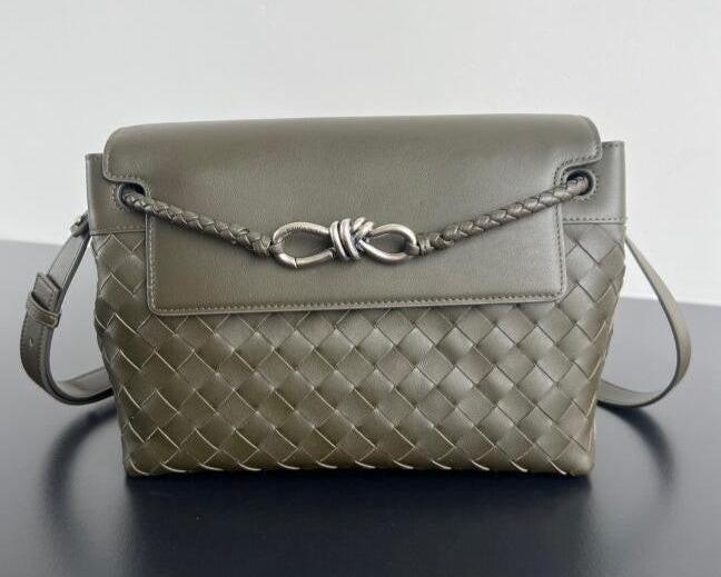 Bottega Veneta Small Andiamo Messenger Bag in Intrecciato Leathers 💚