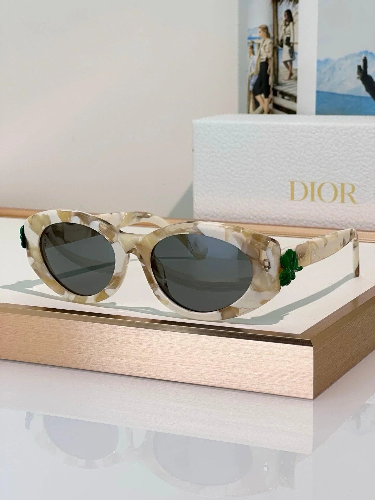 DIOR Dior Clover B1F Transparent Pink Oval Sunglasses✨