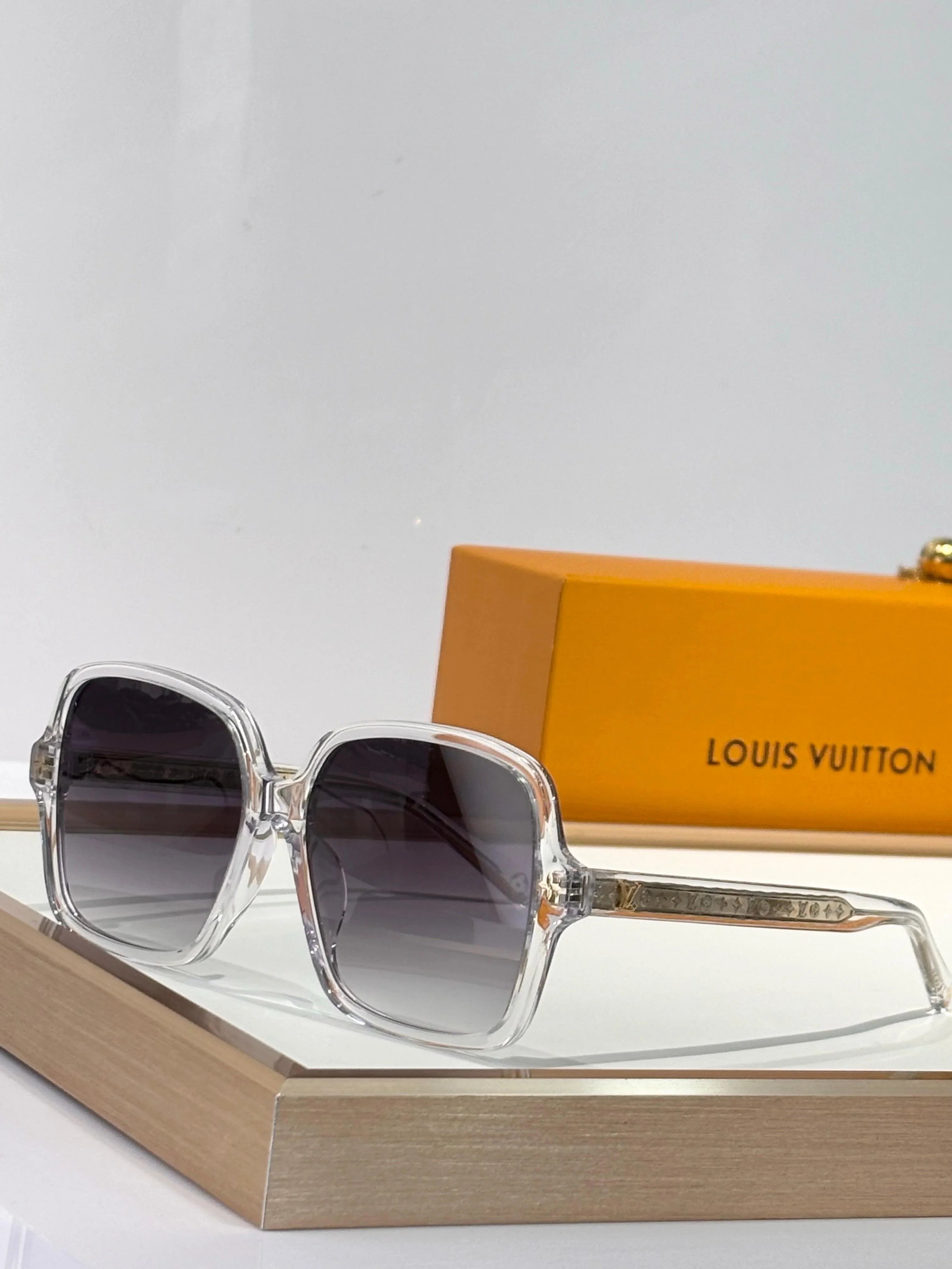 Louis Vuitton Z2917W LV Aura Square Sunglasses ✨