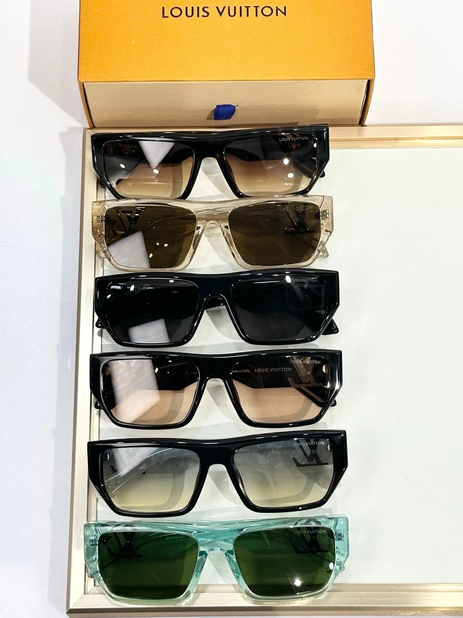 Louis Vuitton Z2873U LV Flower Low Square Sunglasses ✨