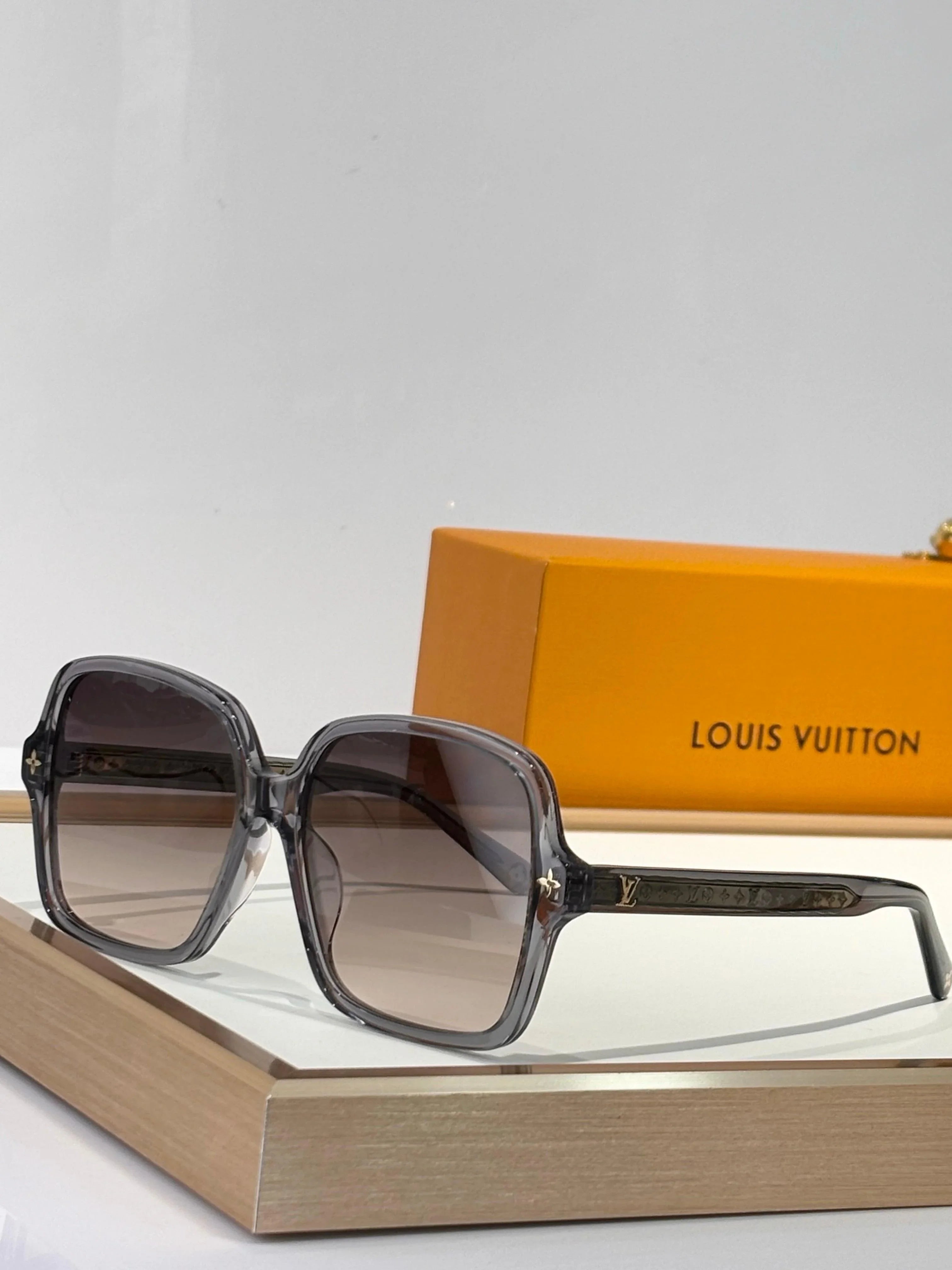 Louis Vuitton Z2917W LV Aura Square Sunglasses ✨