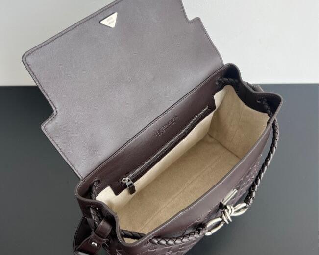 Bottega Veneta Small Andiamo Messenger Bag in Intrecciato Leathers 💚