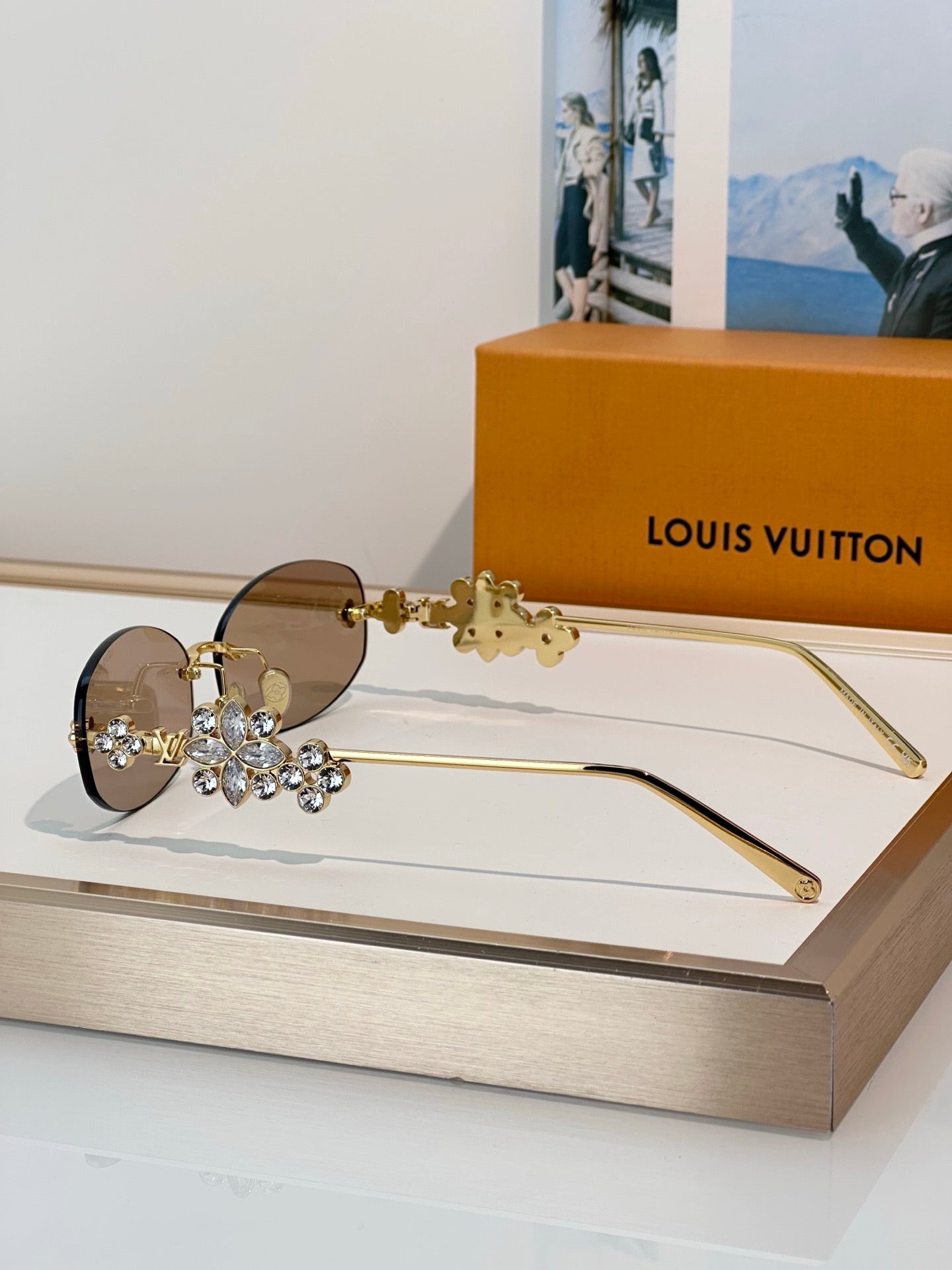 Louis Vuitton Z3186U LV Dazzling Oval Sunglasses ✨