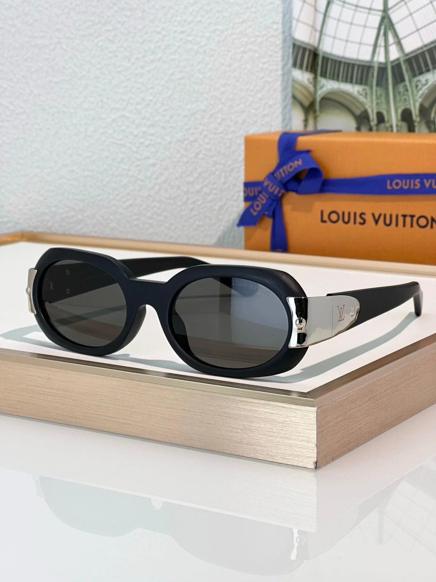 Louis Vuitton Z2600U LV Hinge Sunglasses ✨