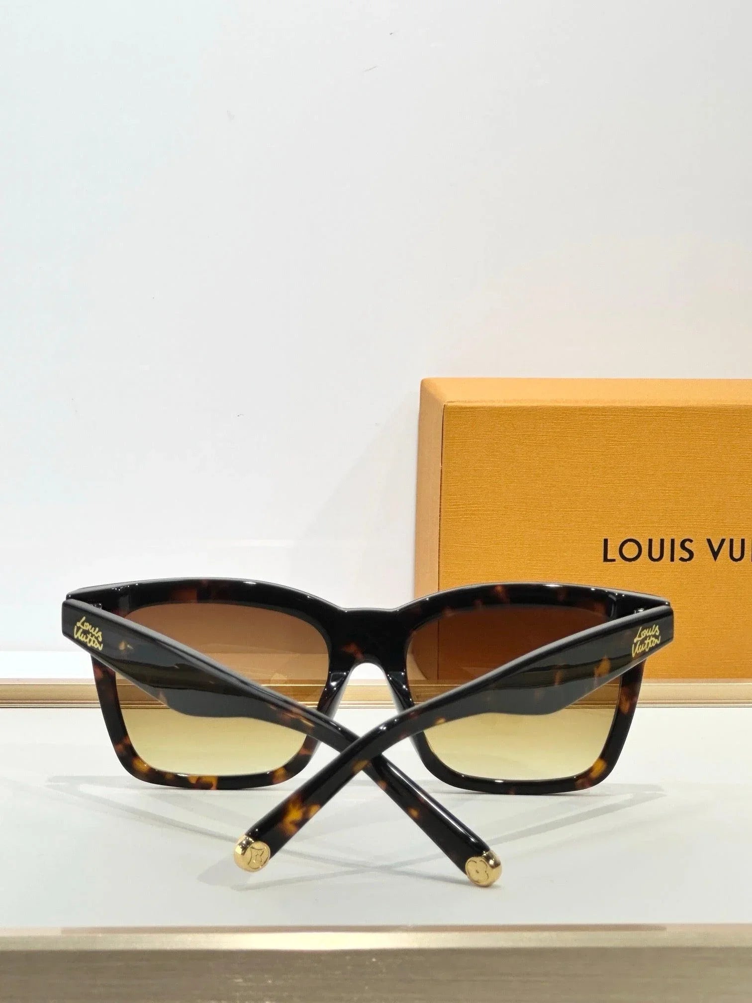 Louis Vuitton Z2970W LV Script Square Sunglasses ✨