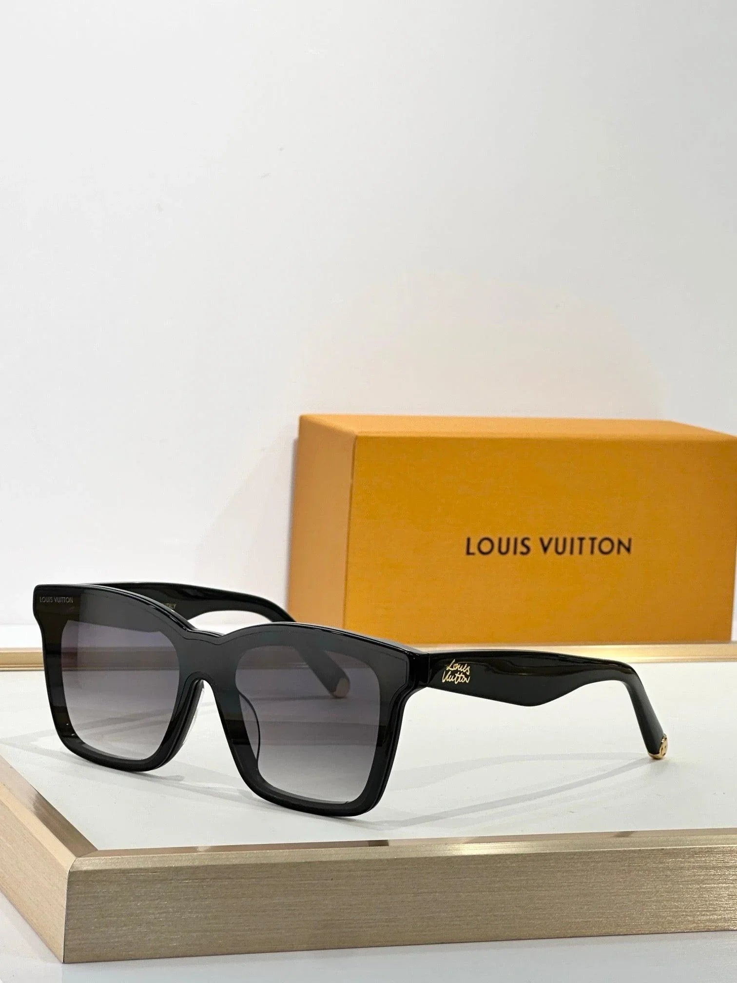 Louis Vuitton Z2970W LV Script Square Sunglasses ✨