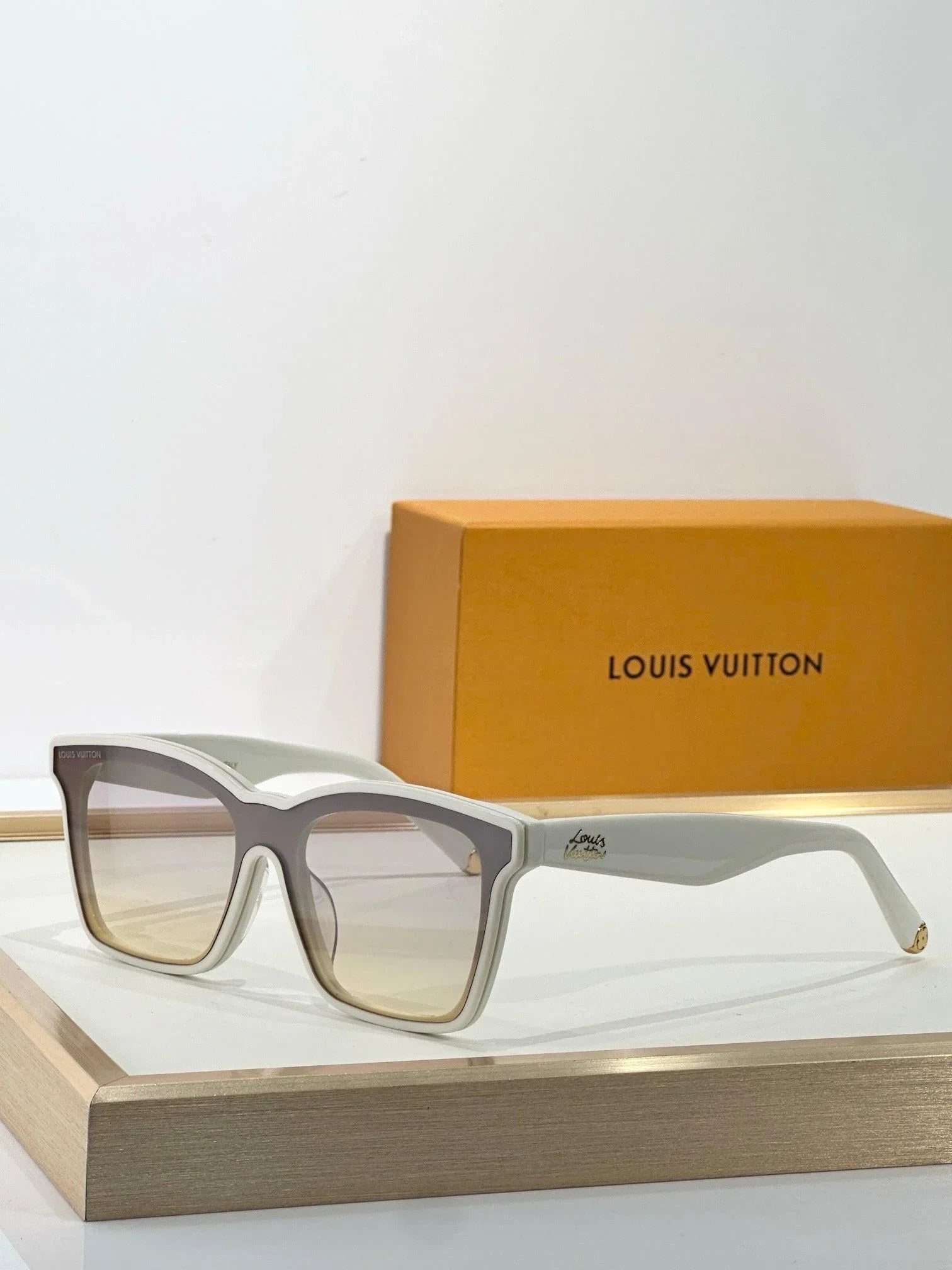 Louis Vuitton Z2970W LV Script Square Sunglasses ✨