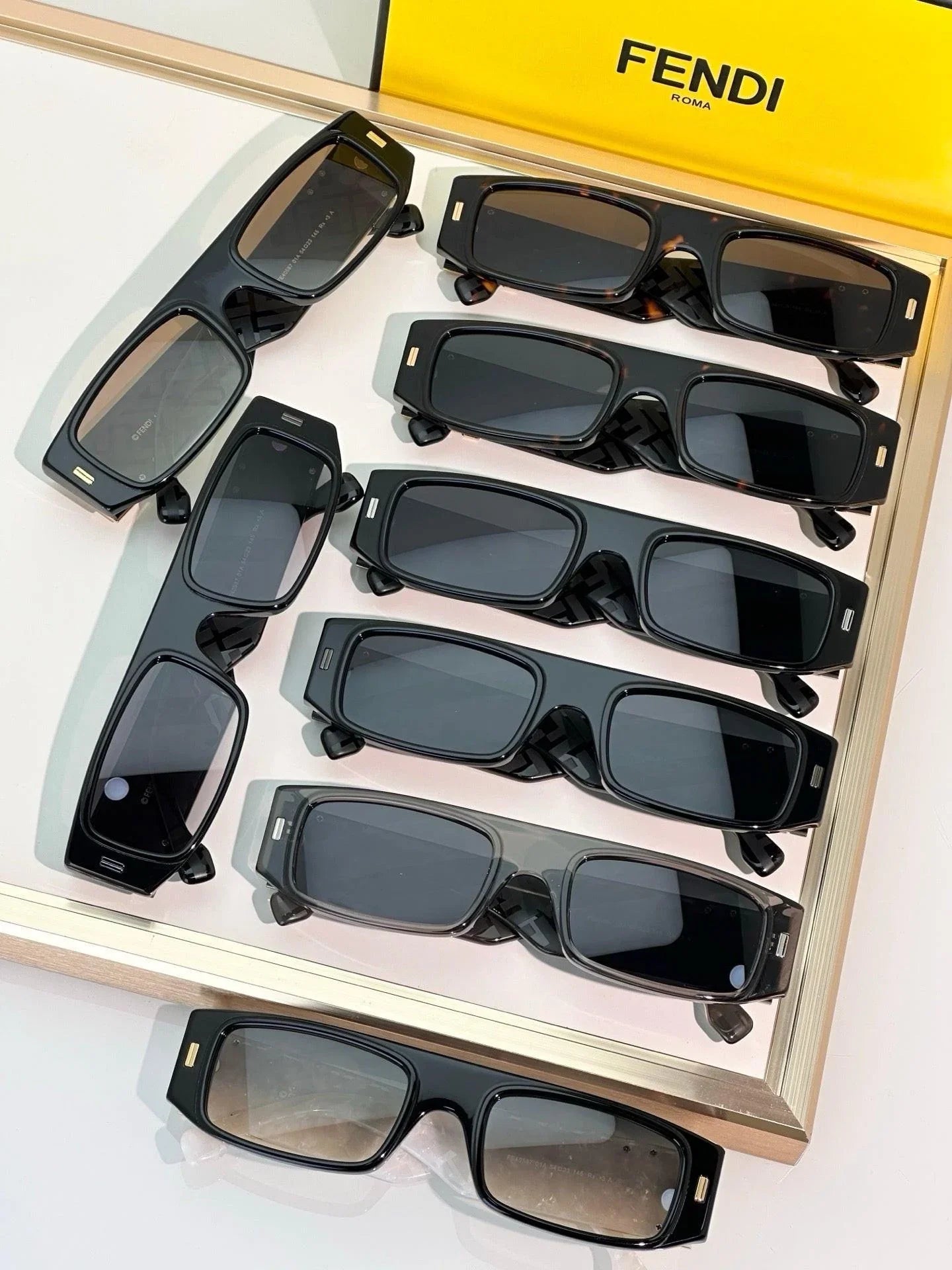 FENDI FF Squared FE40587 Sunglasses✨