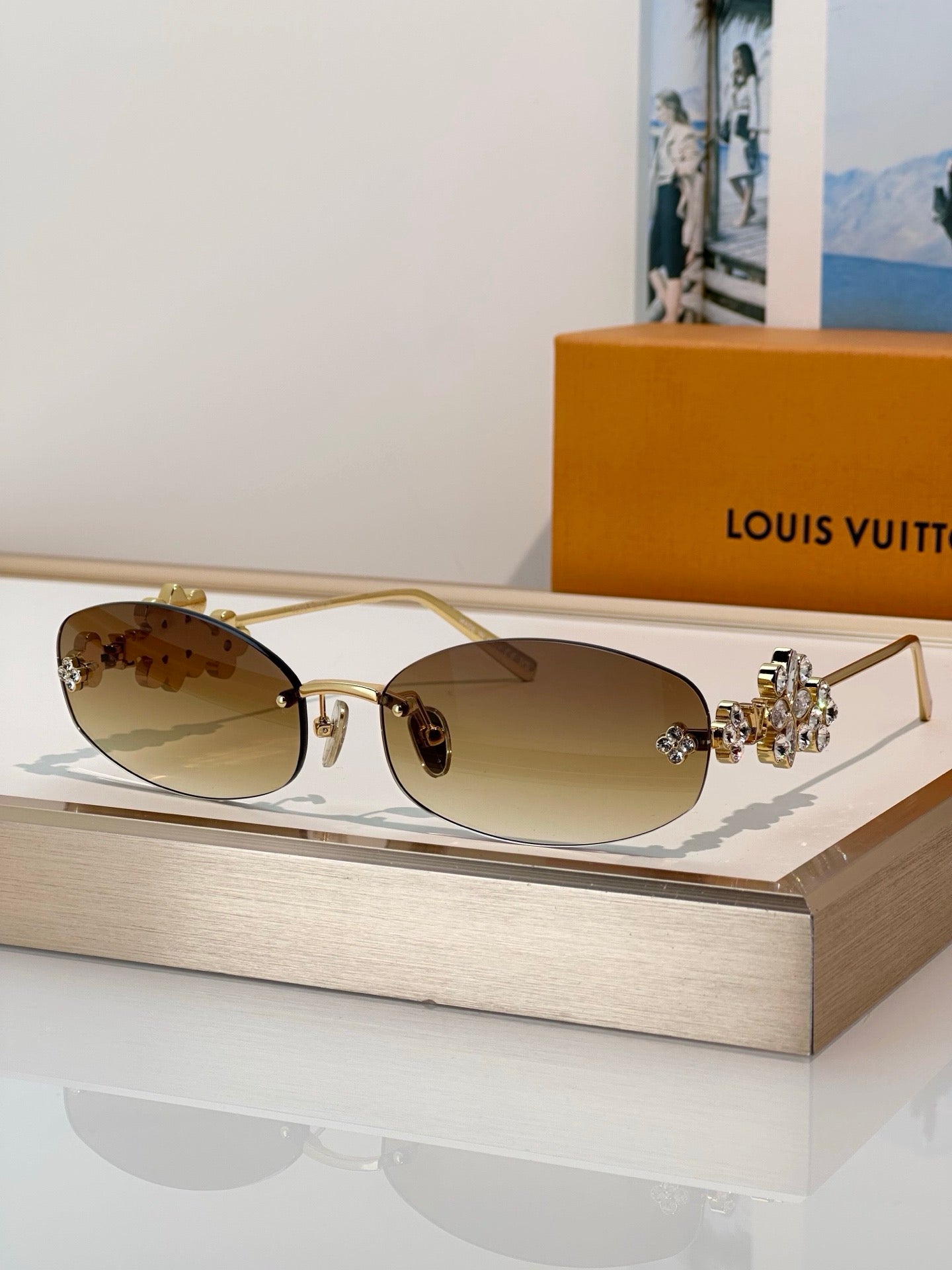 Louis Vuitton Z3186U LV Dazzling Oval Sunglasses ✨
