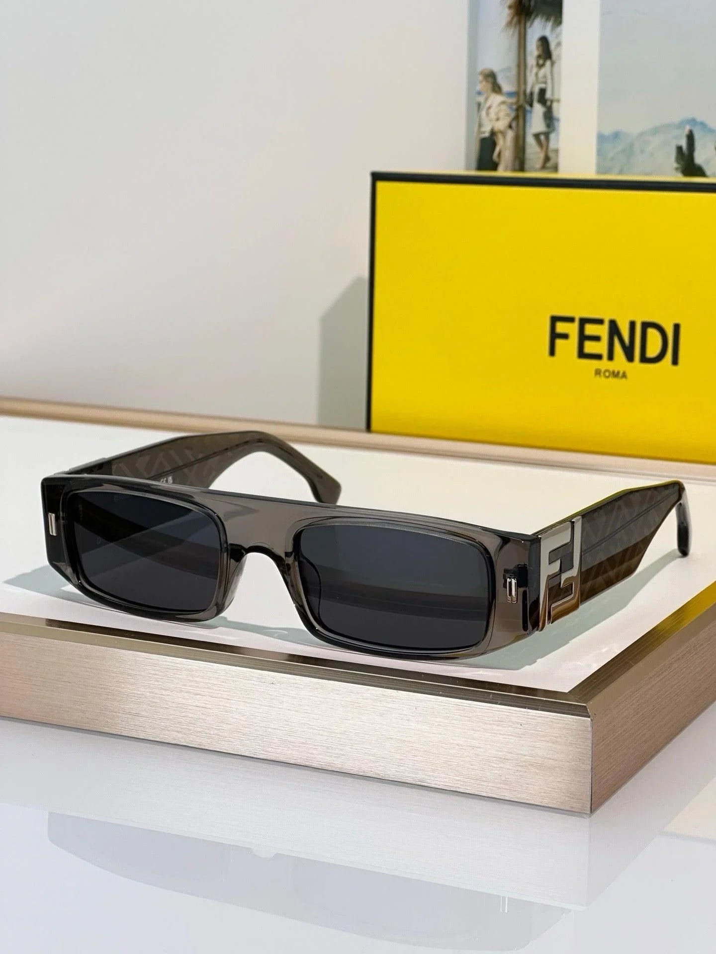 FENDI FF Squared FE40587 Sunglasses✨