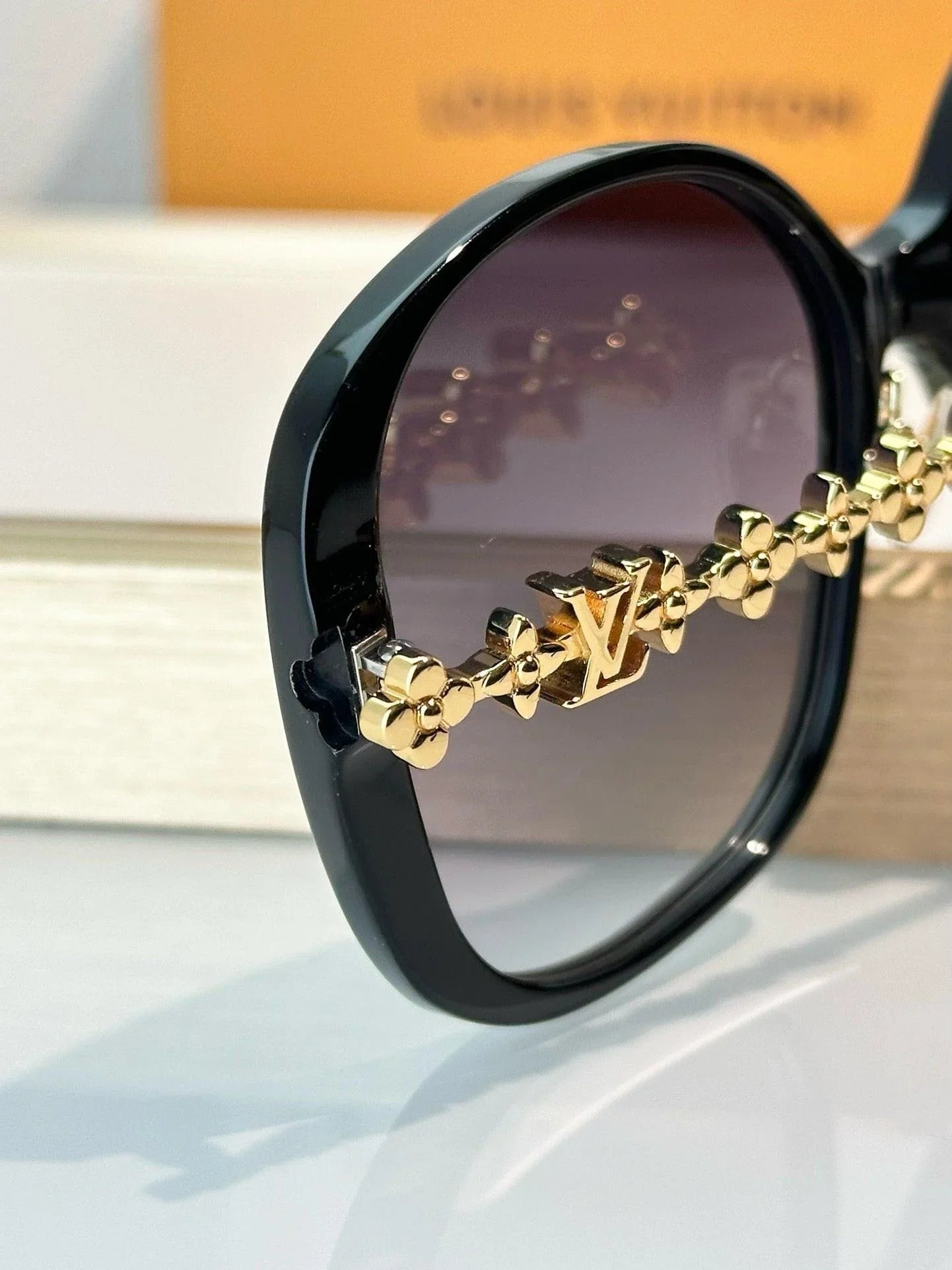 Louis Vuitton Z2456U LV Bloom Round Square Sunglasses ✨ $650