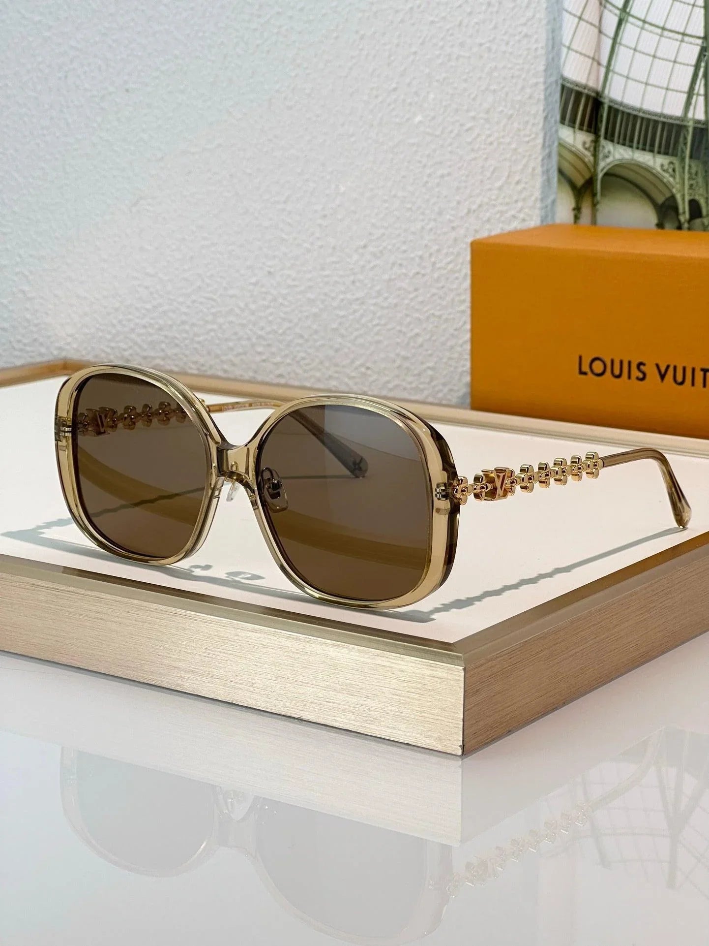 Louis Vuitton Z2456U LV Bloom Round Square Sunglasses ✨ $650