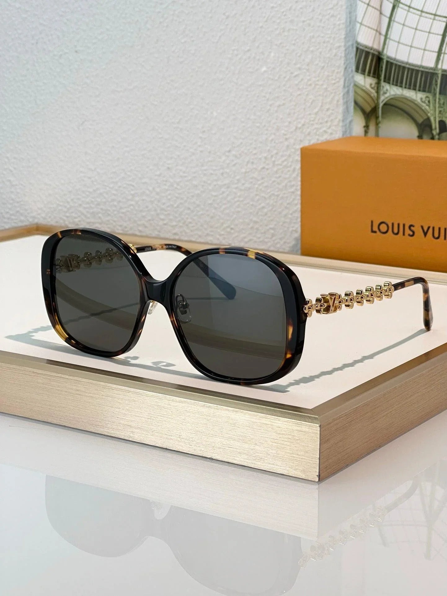 Louis Vuitton Z2456U LV Bloom Round Square Sunglasses ✨ $650