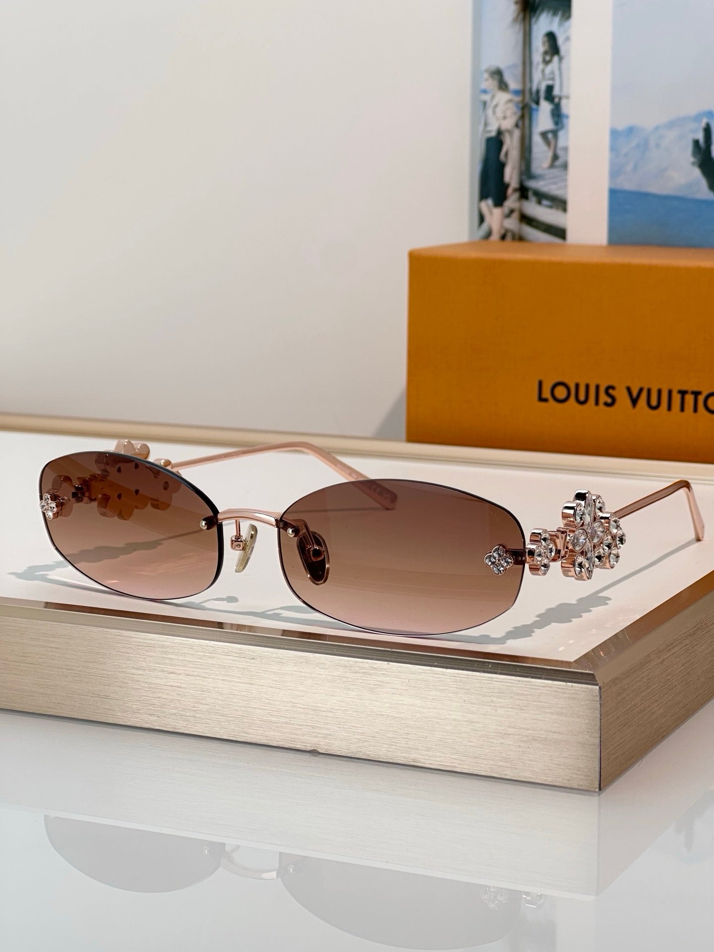 Louis Vuitton Z3186U LV Dazzling Oval Sunglasses ✨