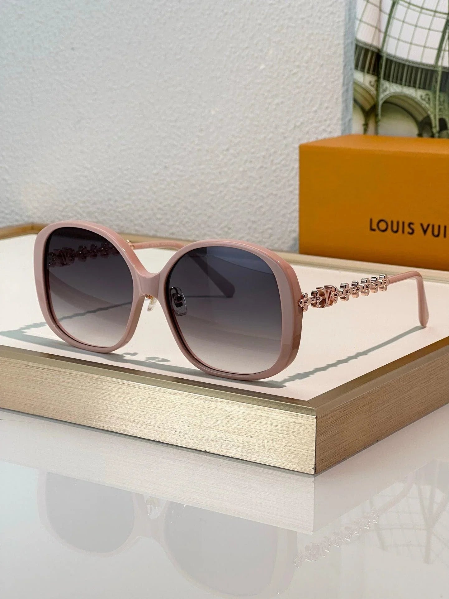 Louis Vuitton Z2456U LV Bloom Round Square Sunglasses ✨ $650
