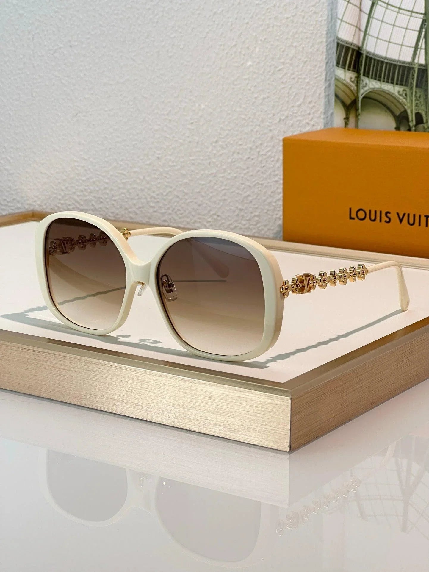 Louis Vuitton Z2456U LV Bloom Round Square Sunglasses ✨ $650