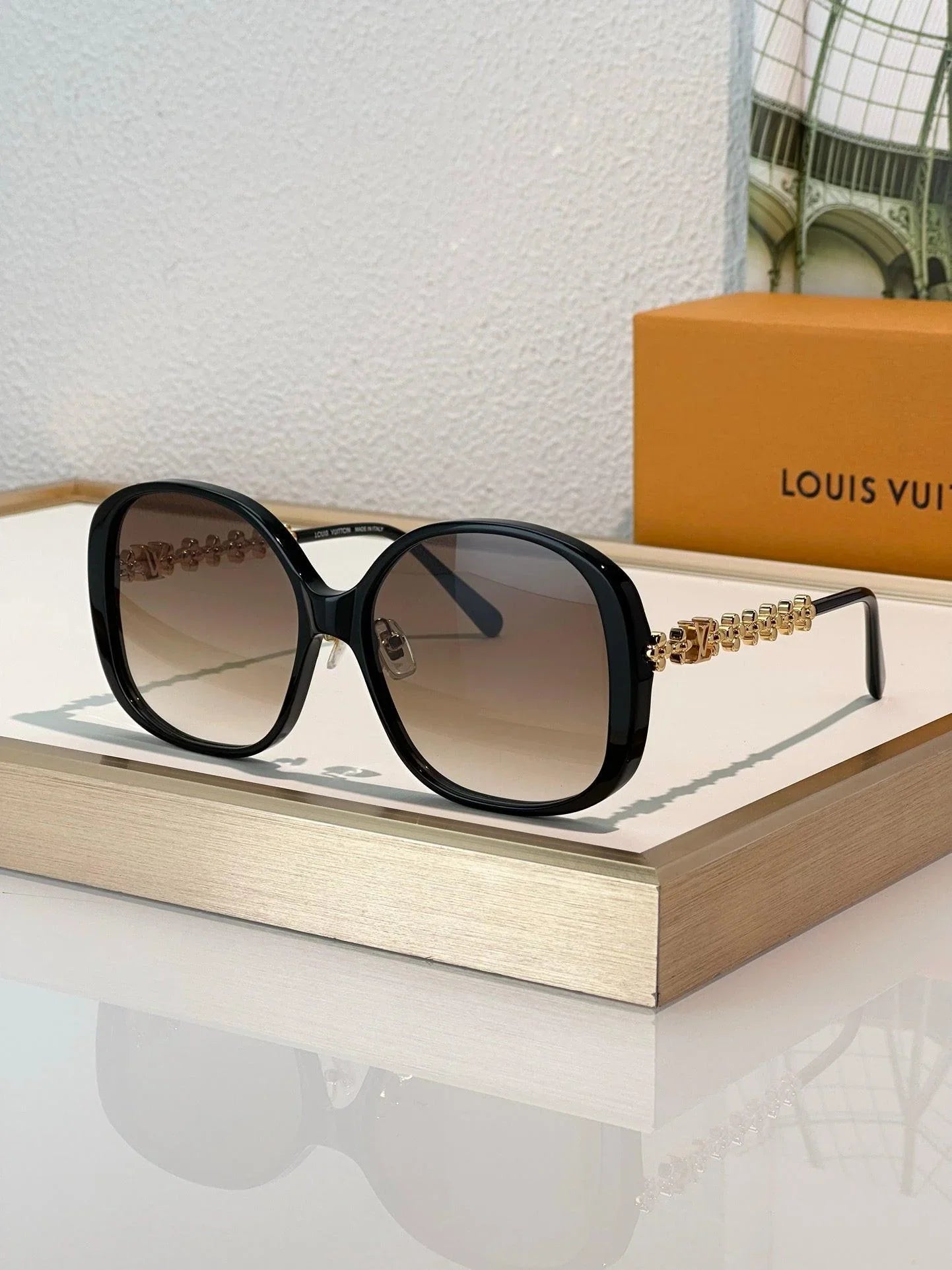 Louis Vuitton Z2456U LV Bloom Round Square Sunglasses ✨ $650