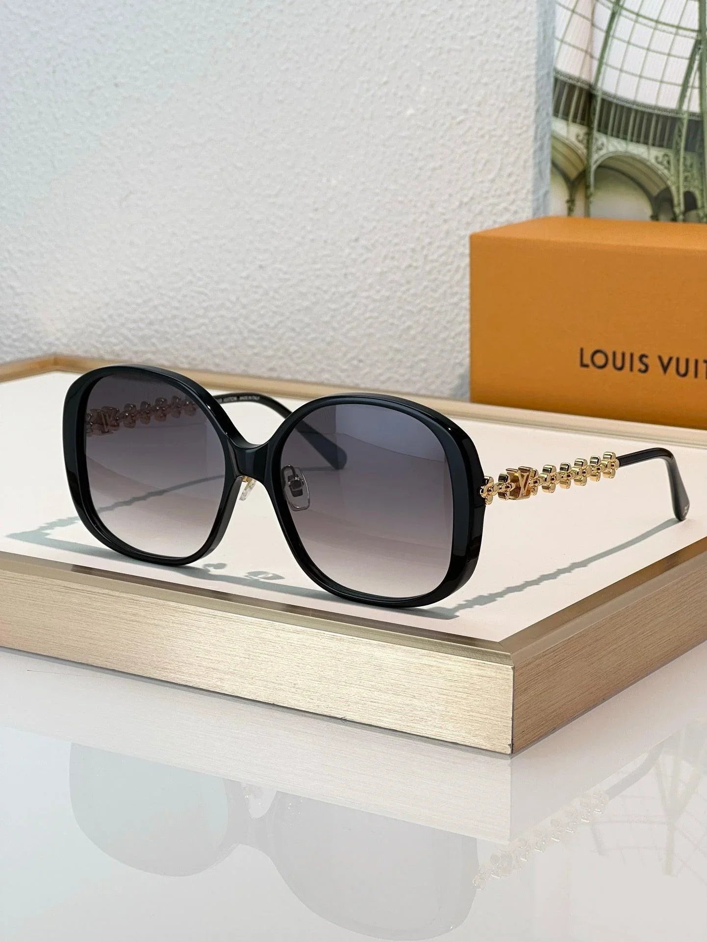Louis Vuitton Z2456U LV Bloom Round Square Sunglasses ✨ $650