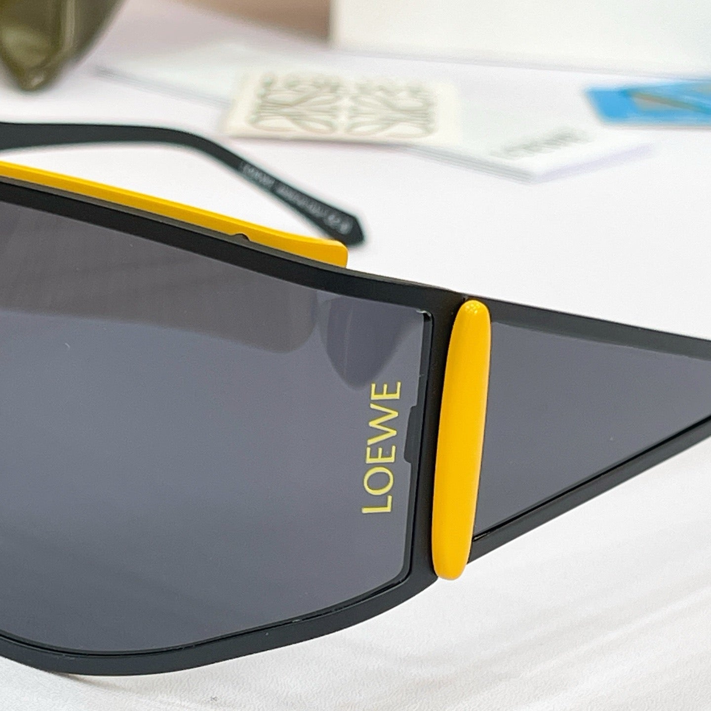 LOEWE Signature LW40202U 02A - As Seen On Kim Kardashian ✨