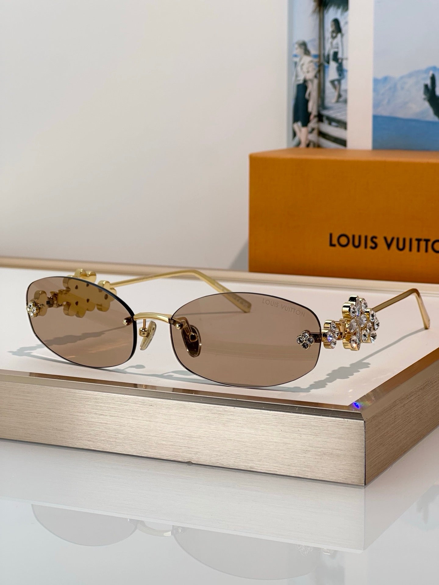 Louis Vuitton Z3186U LV Dazzling Oval Sunglasses ✨