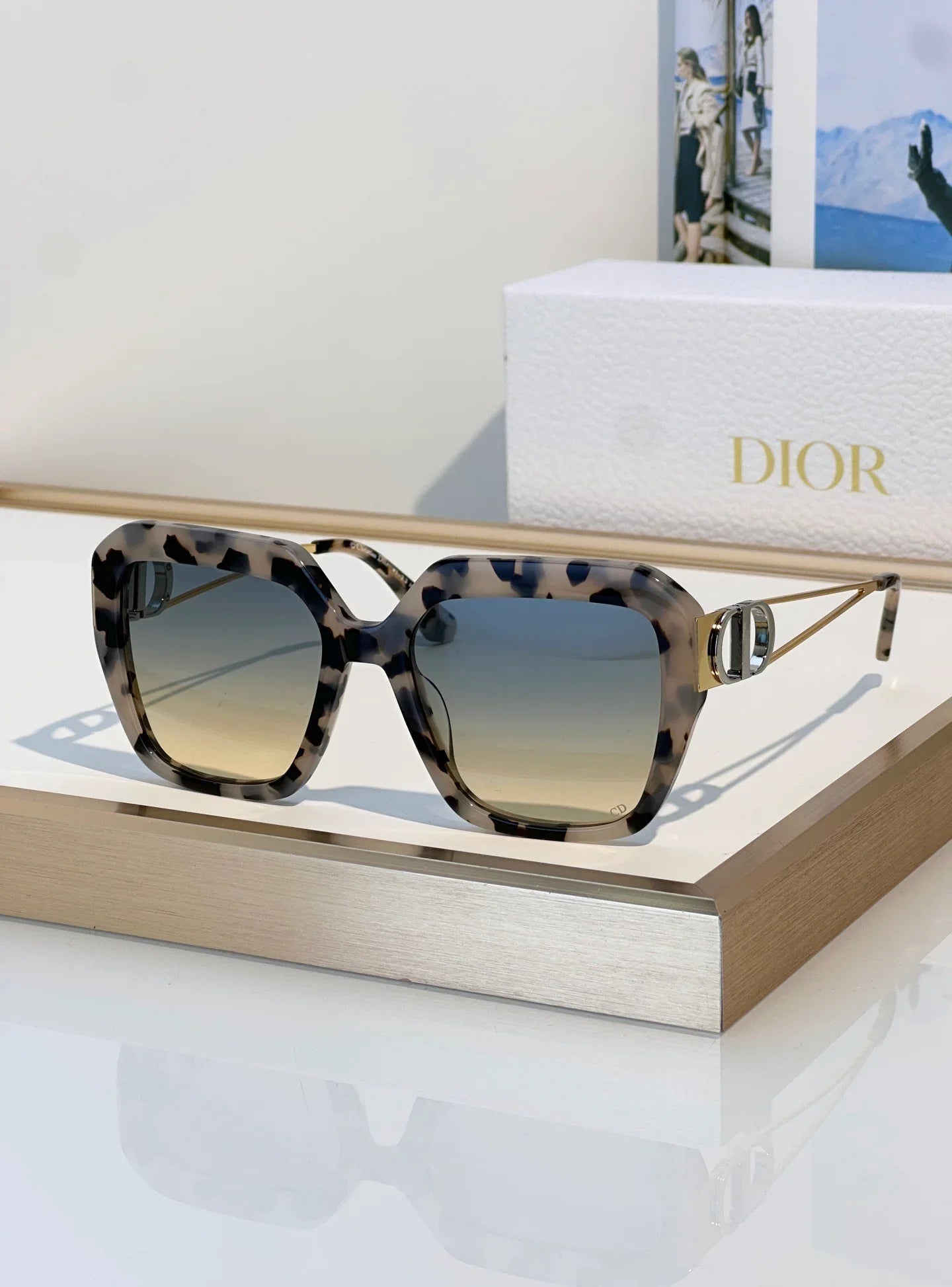 Dior 30Montaigne S6U CD 40083U Rectangular Sunglasses✨