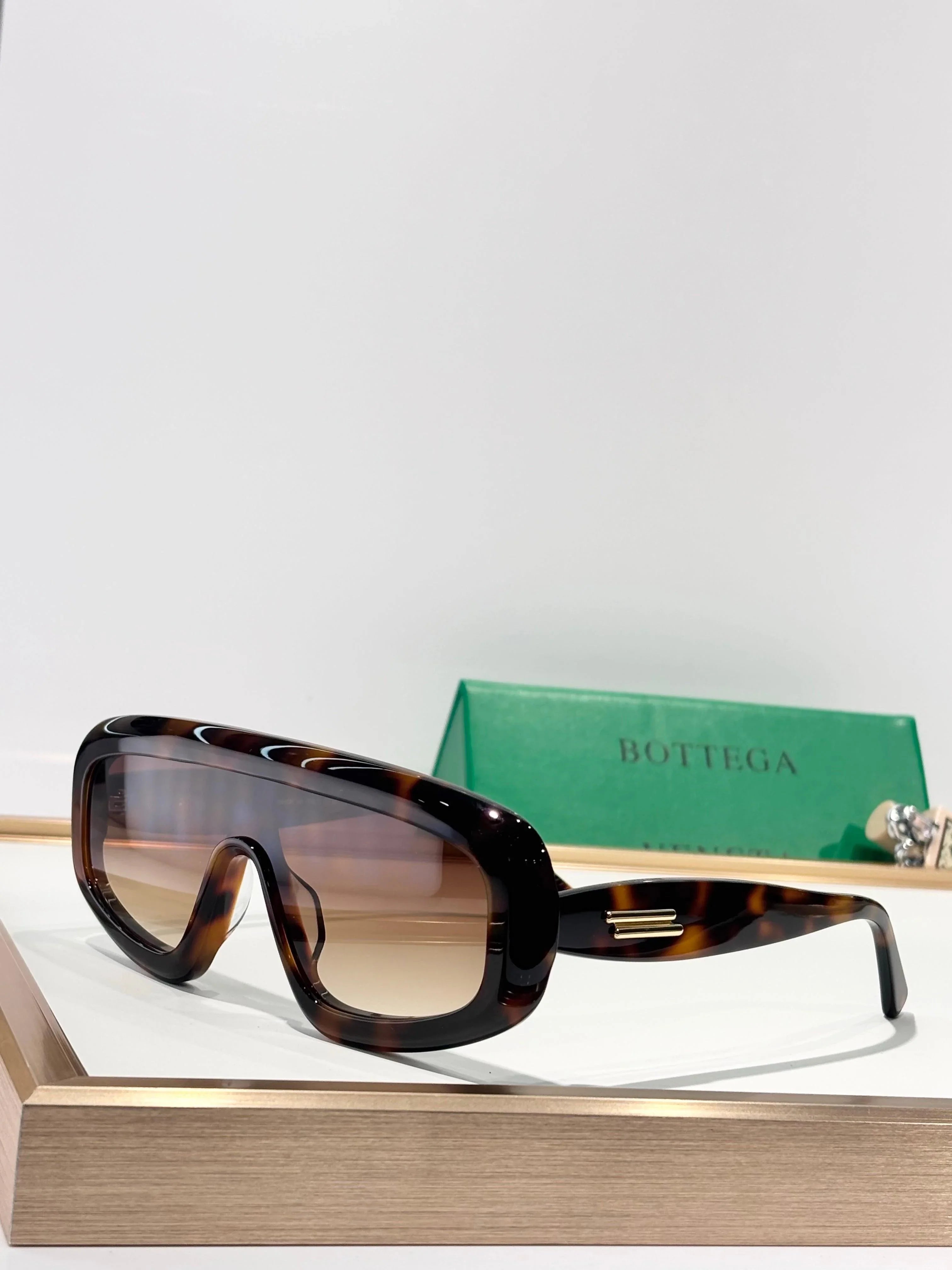 BOTTEGA VENETA BV1281S 001 - As Seen On Tracee Ellis Ross & Pooja Hegde Sunglasses💚