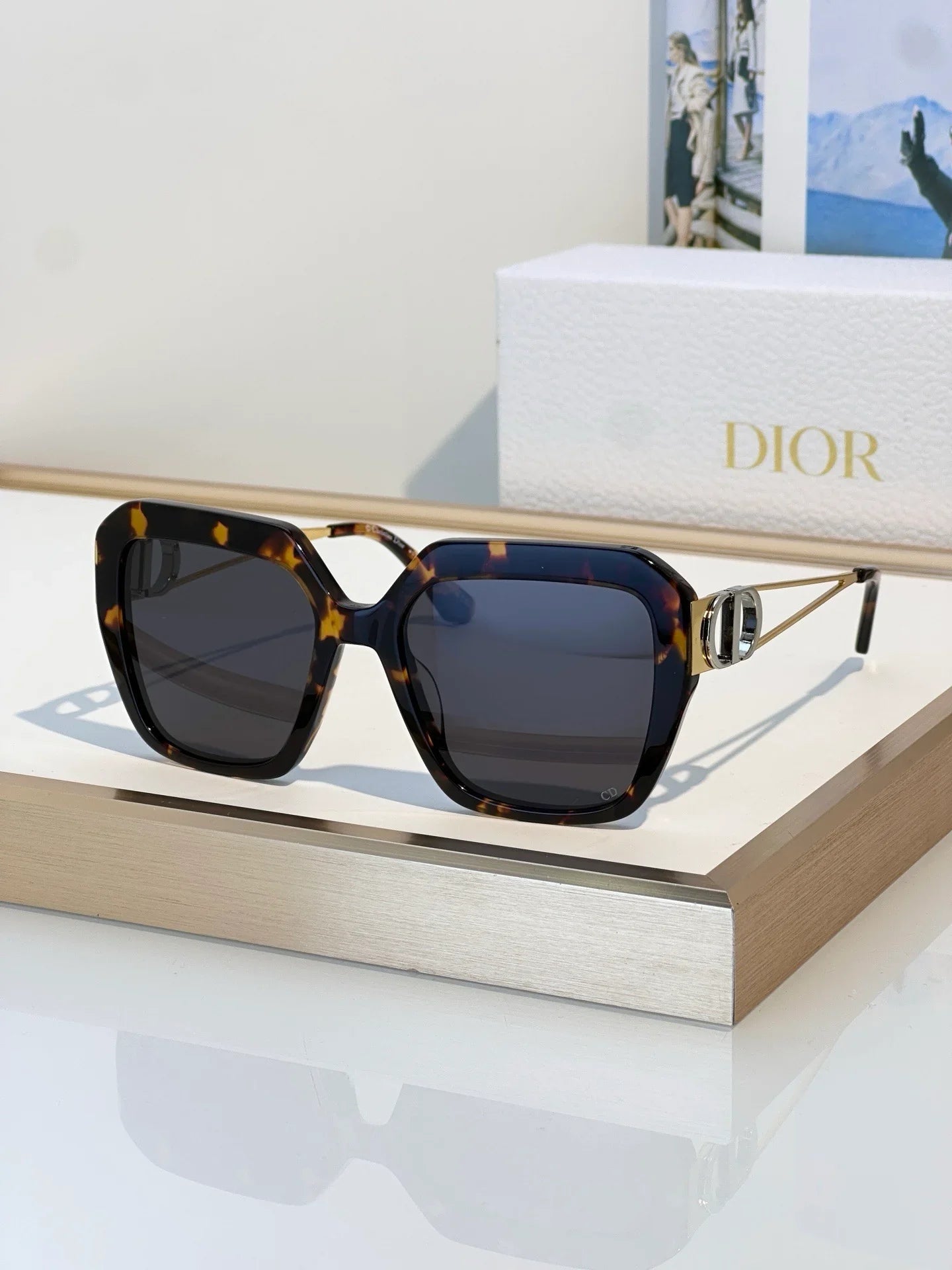 Dior 30Montaigne S6U CD 40083U Rectangular Sunglasses✨