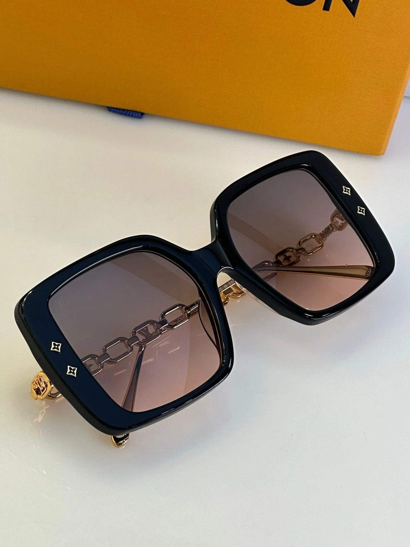 Louis Vuitton Z2107E LV Jewel Mix Square Sunglasses ✨