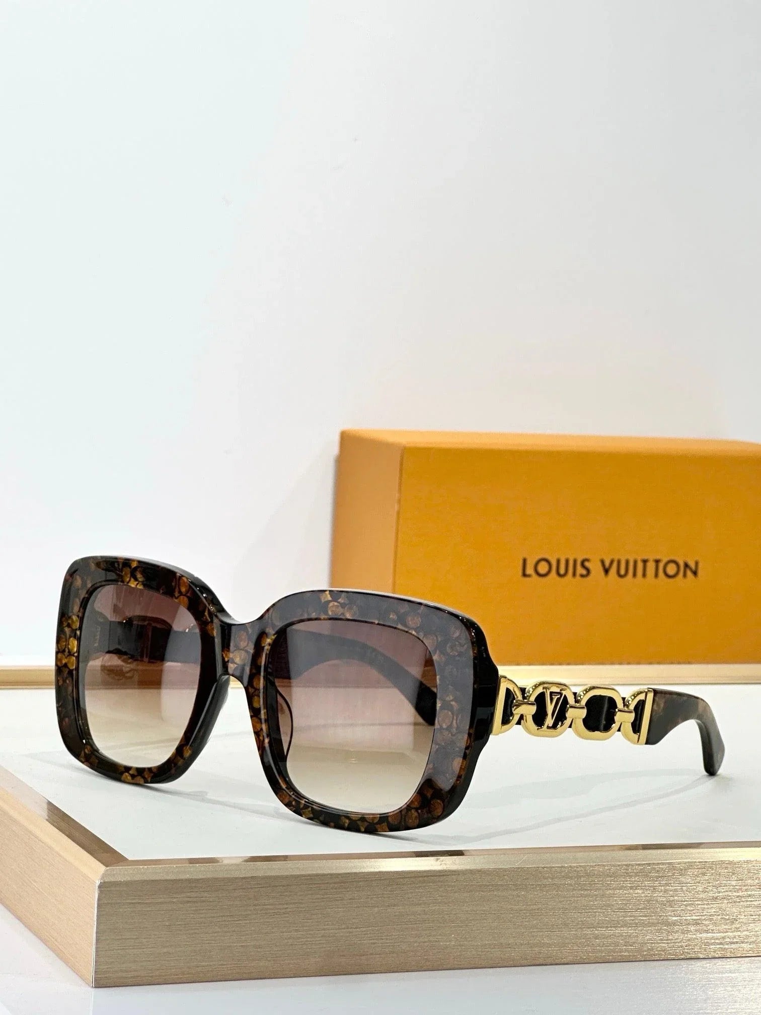 Louis Vuitton Z2861U New My LV Chain Braided Maxi Square Sunglasses ✨