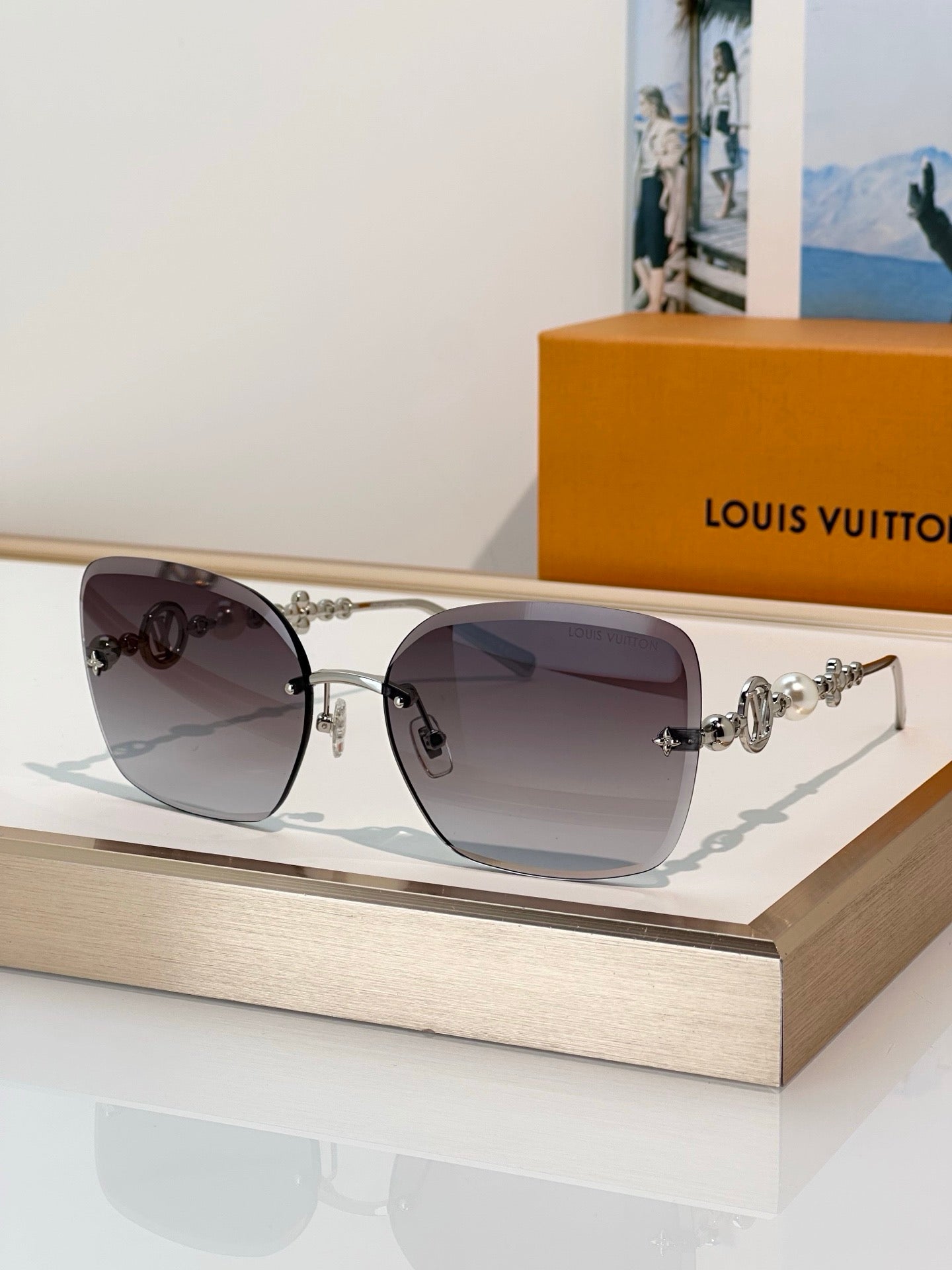 Louis Vuitton Z3167U LV Jewel Pearl Square Sunglasses ✨