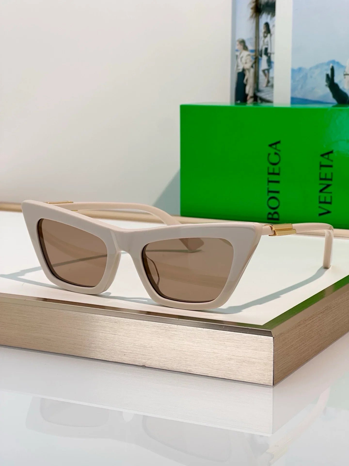 BOTTEGA VENETA BV1446 Snap Ribbon 53MM Cat-Eye Sunglasses π