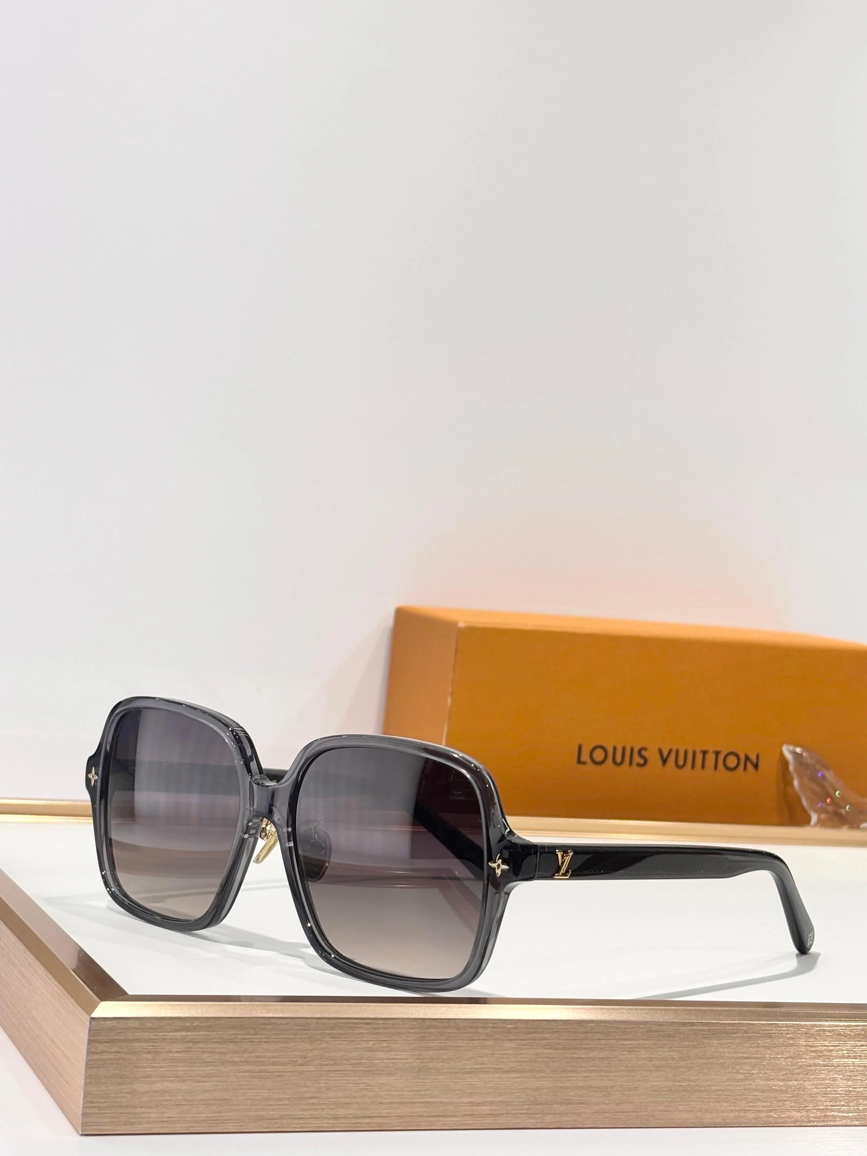 Louis Vuitton Z3044E LV Aura Square Sunglasses ✨