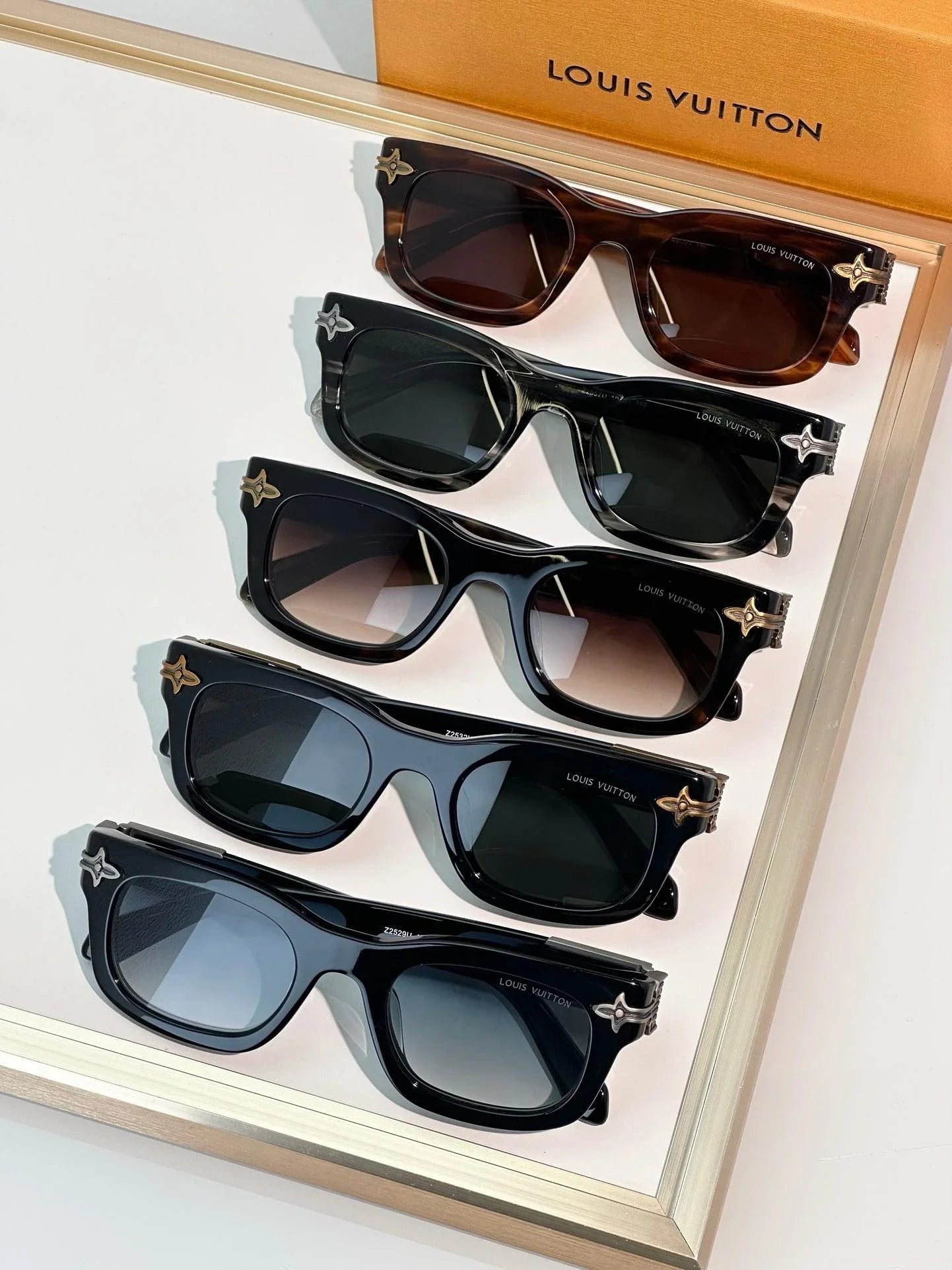 Louis Vuitton Z2556U LV Arabesque Unisex Sunglasses ✨
