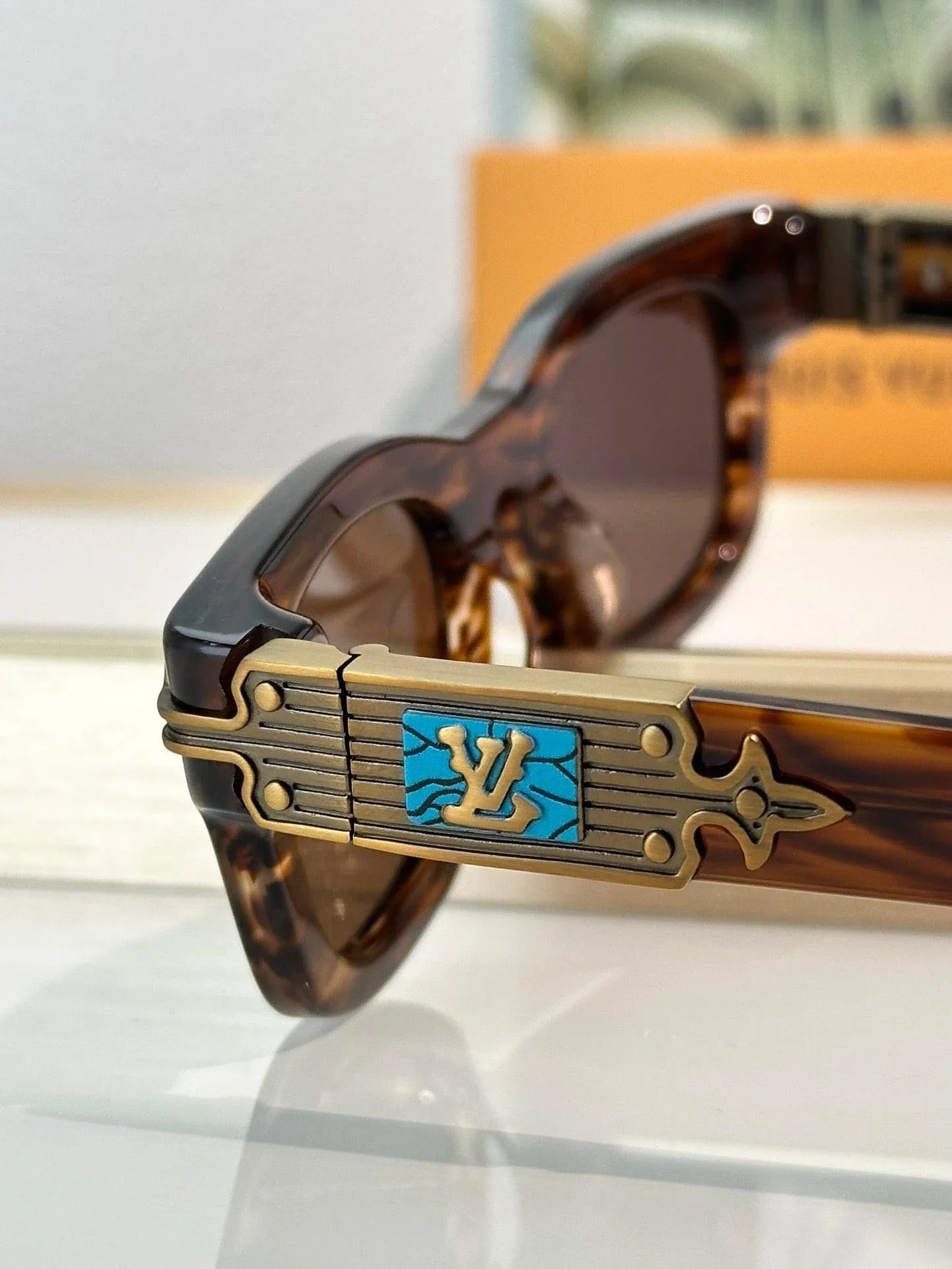Louis Vuitton Z2556U LV Arabesque Unisex Sunglasses ✨