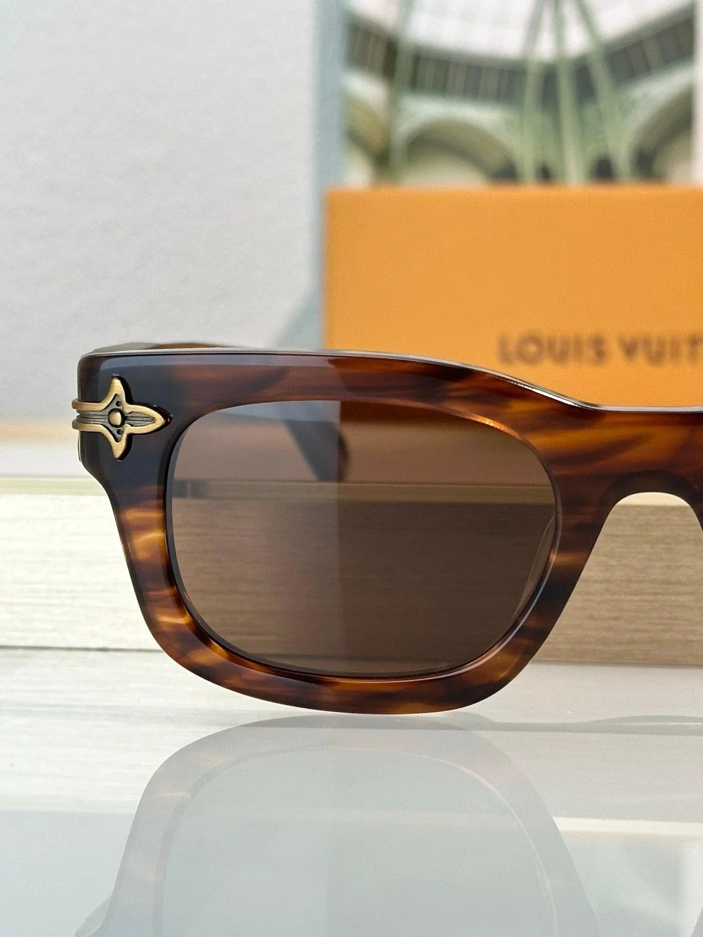 Louis Vuitton Z2556U LV Arabesque Unisex Sunglasses ✨