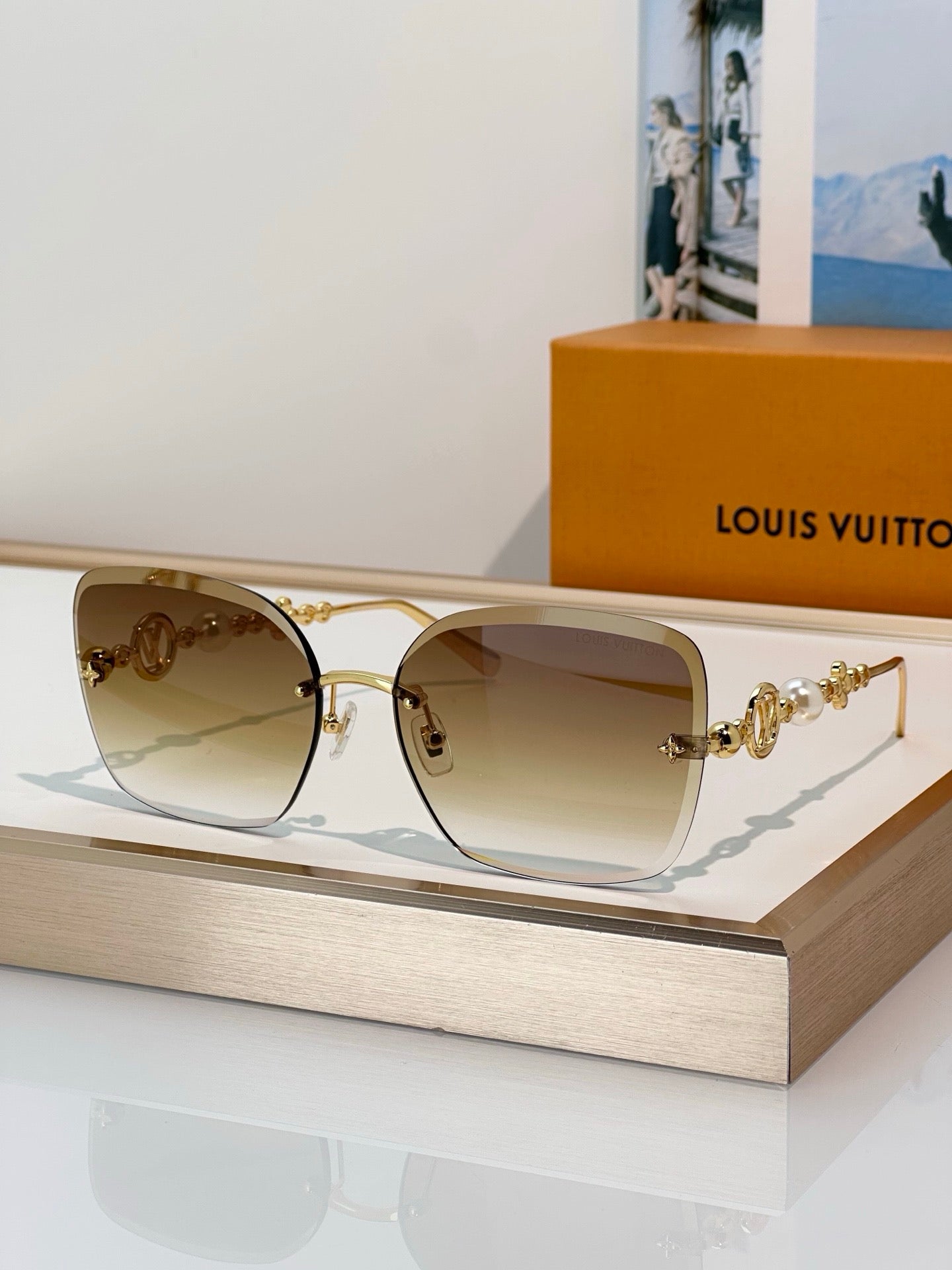 Louis Vuitton Z3167U LV Jewel Pearl Square Sunglasses ✨