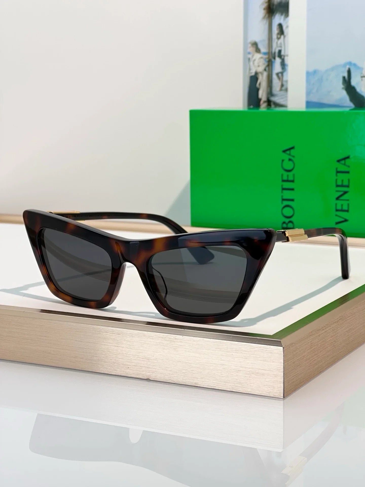 BOTTEGA VENETA BV1446 Snap Ribbon 53MM Cat-Eye Sunglasses π