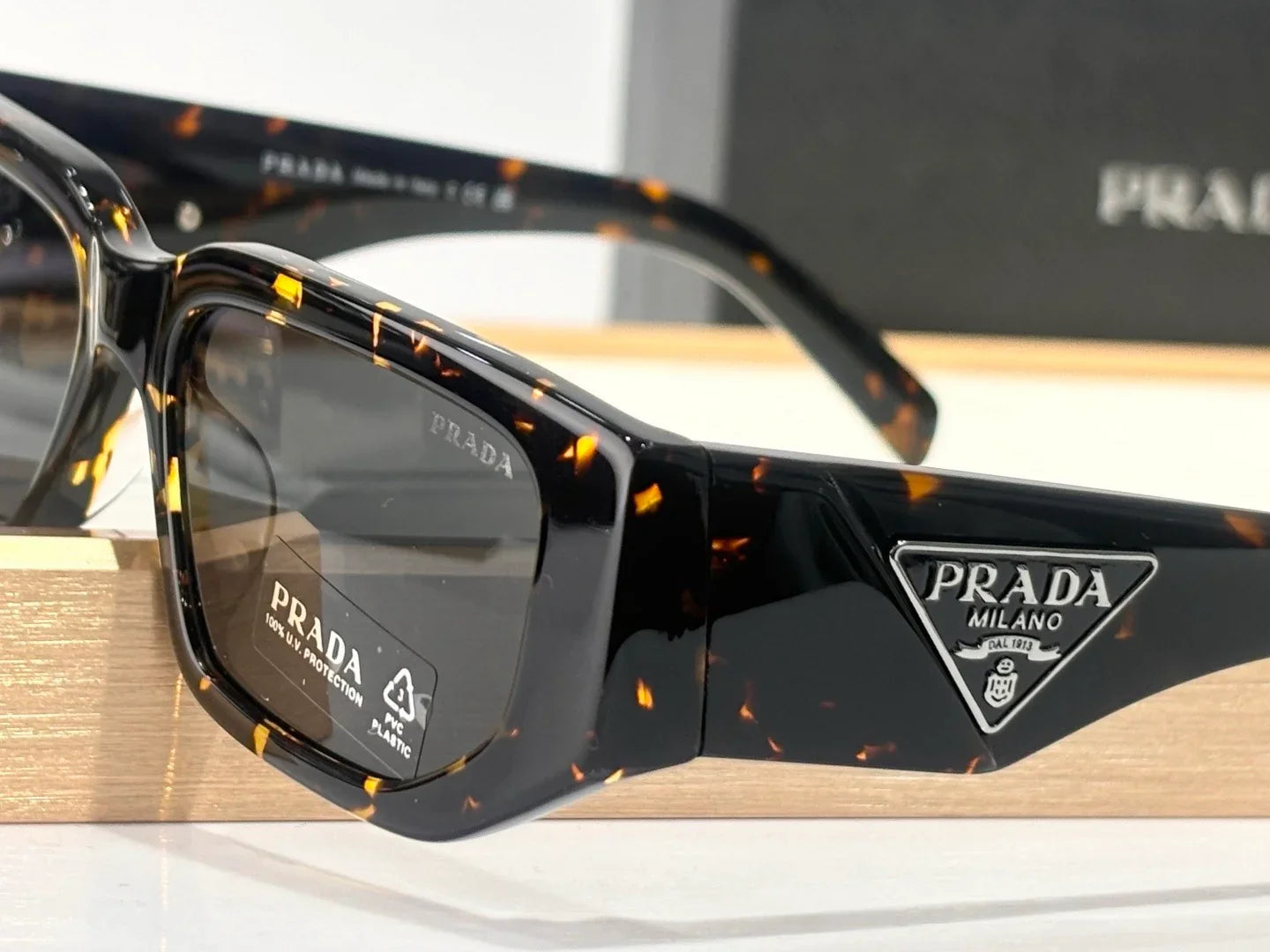 PRADA SPR09Z Sunglasses with triangle logo 🟥